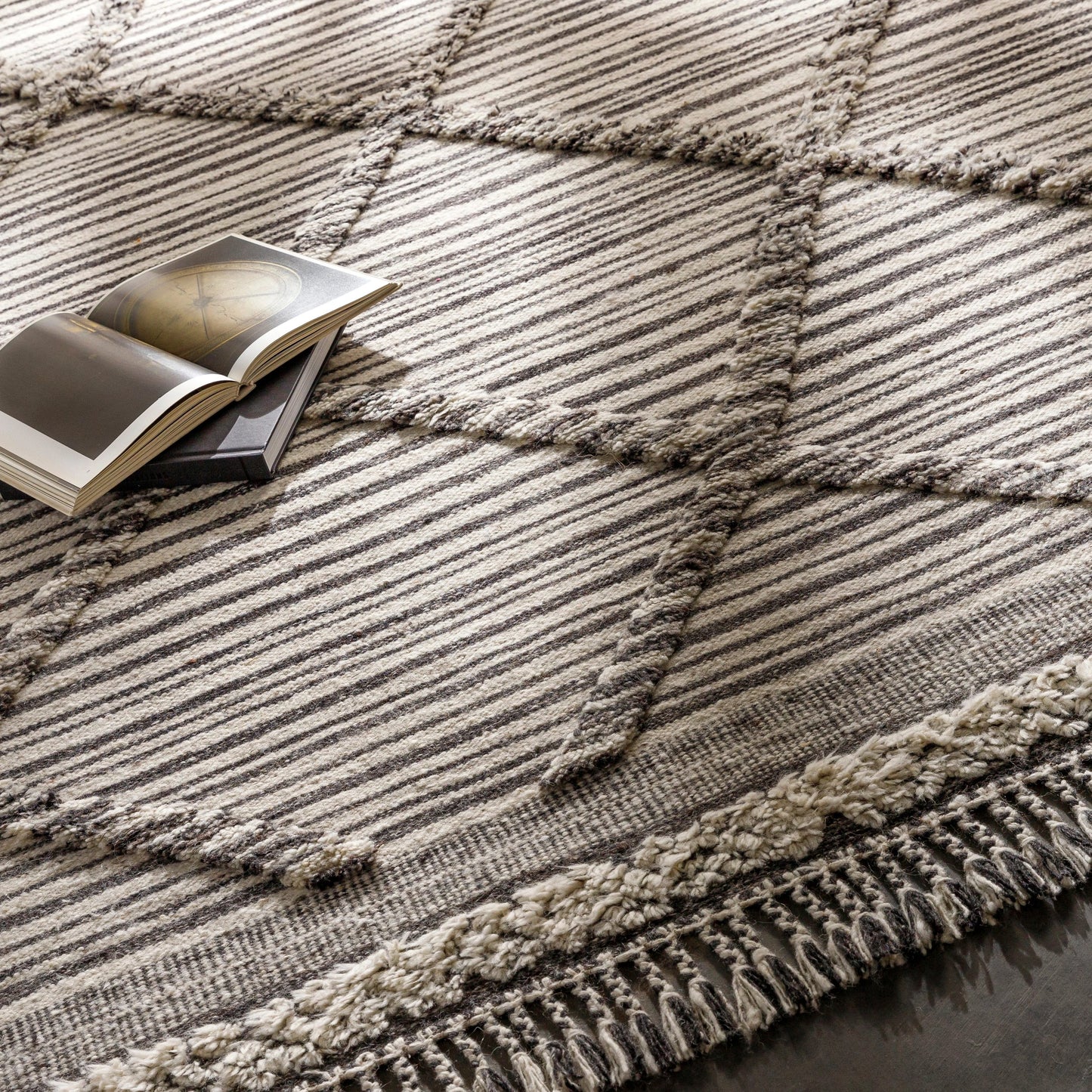 009 SI-1796242,SI-1796244,SI-1796245,SI-1796246 | Closeup | Cadiz Rug - 29474 by Surya in ivory, black, gray. Made from 100% wool in a unique style.