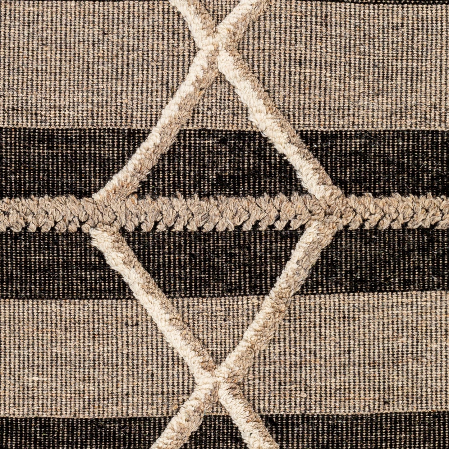 009 SI-1796262,SI-1796263,SI-1796264,SI-1796265,SI-1796266 | Closeup | Cadiz Rug - 29478 by Surya in gray, black, cream. Made from 100% wool in a unique style.