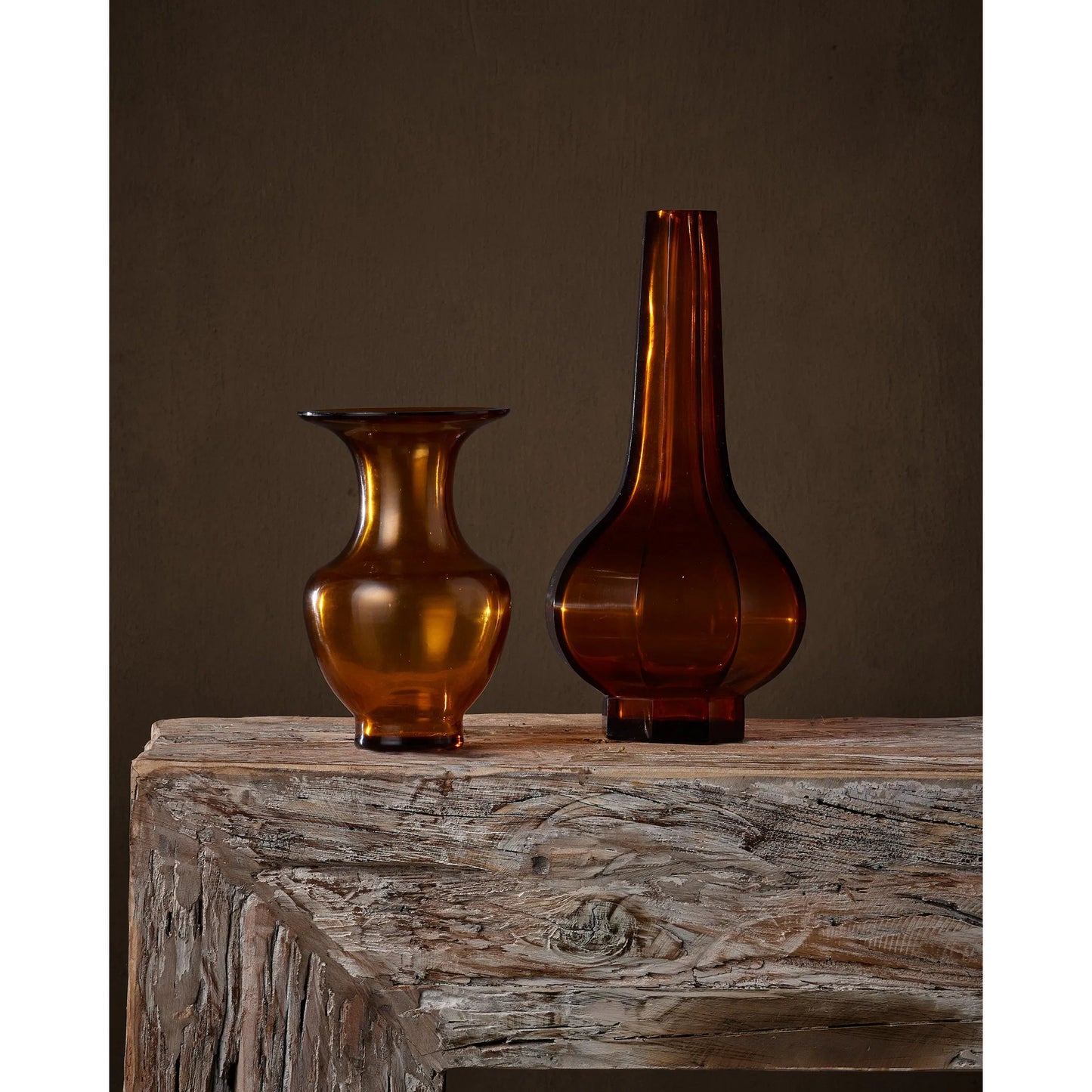 007 SI-2007761 | Lifestyle | Gold Peking Stem Vase by Currey and Company in amber. Made from glass in a modern style.
