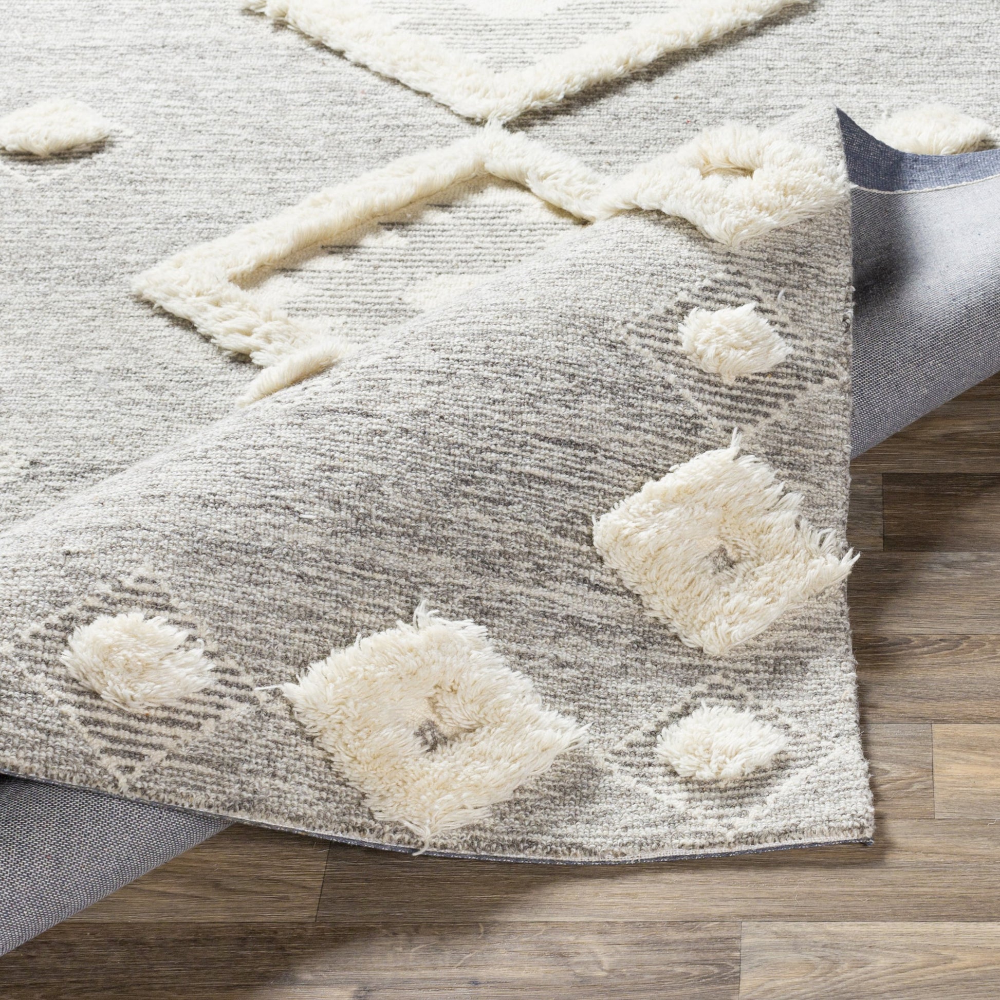 Cherokee Rug - 23799 by Surya. Made from 100% wool in a unique style.