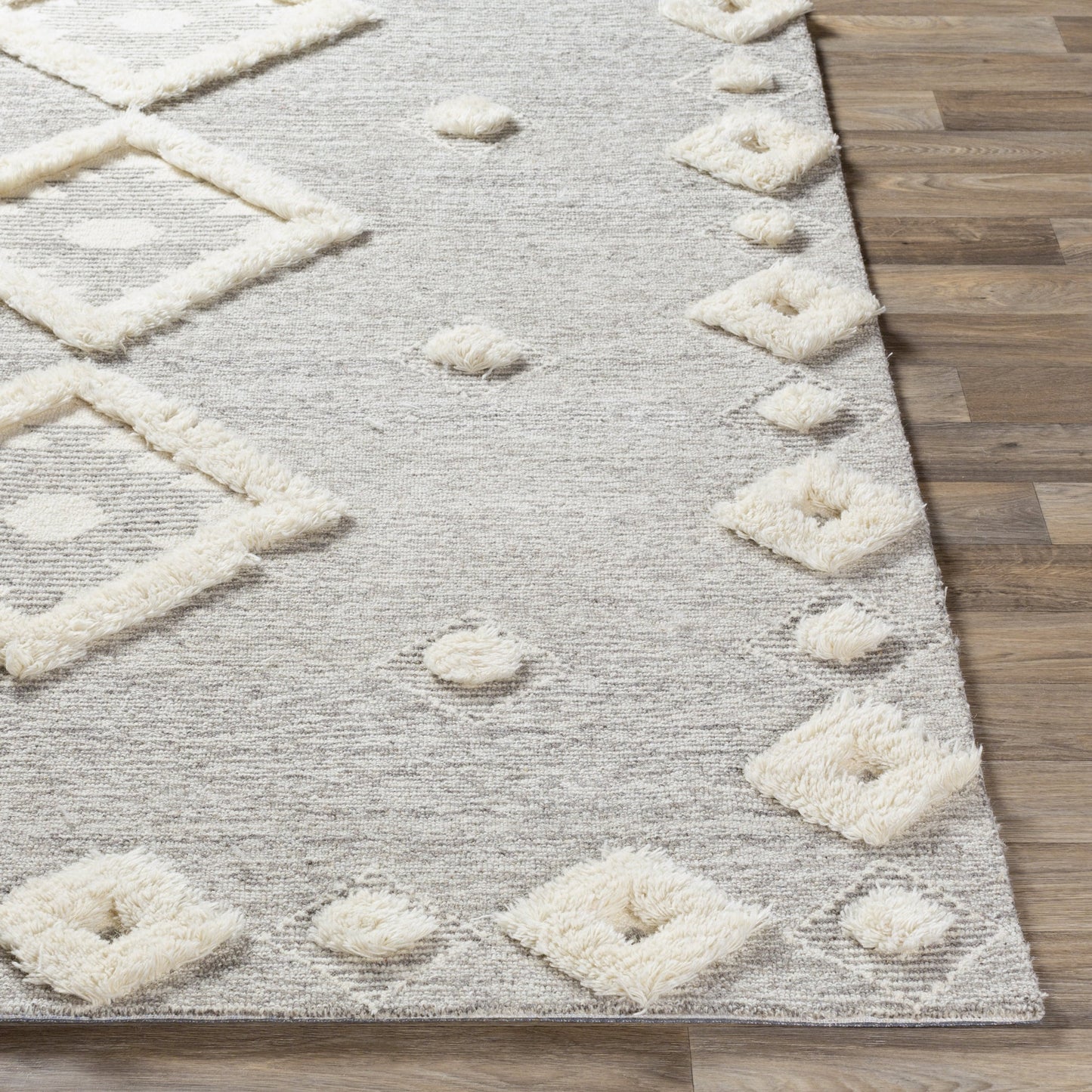 014 SR-755422,SR-755427 | Closeup | Cherokee Rug - 23799 by Surya. Made from 100% wool in a unique style.
