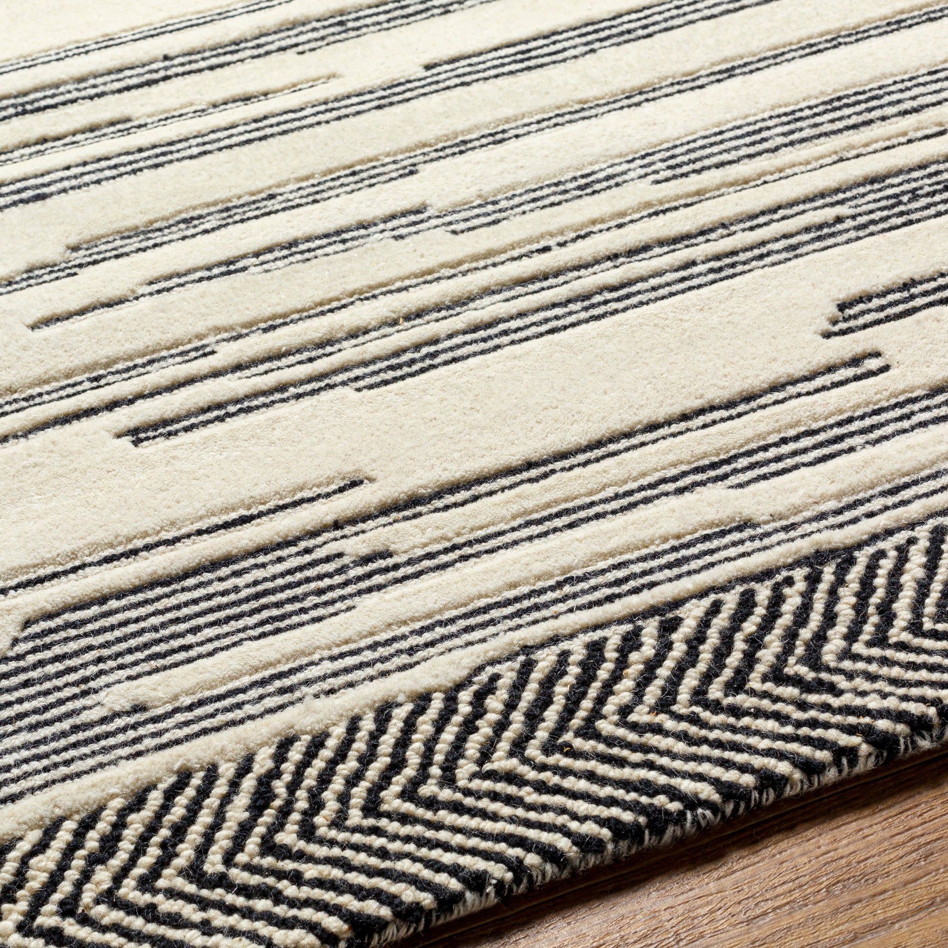 Cherokee Rug - 29981 by Livabliss in black, cream. Made from 100% wool in a unique style.