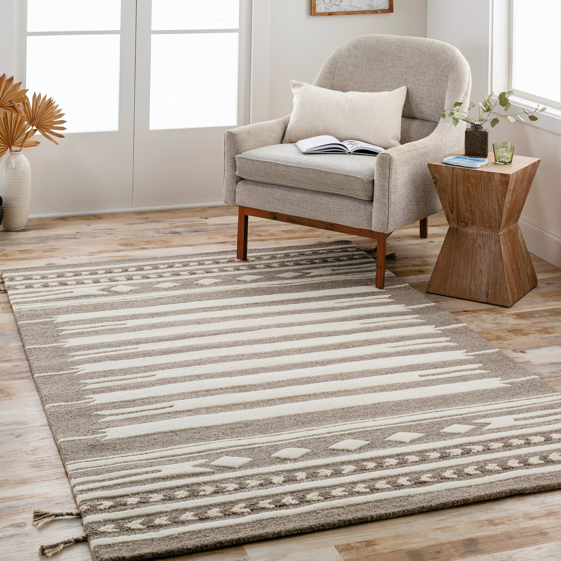Cherokee Rug - 29982 by Livabliss in oatmeal, dark brown, brown. Made from 100% wool in a unique style.