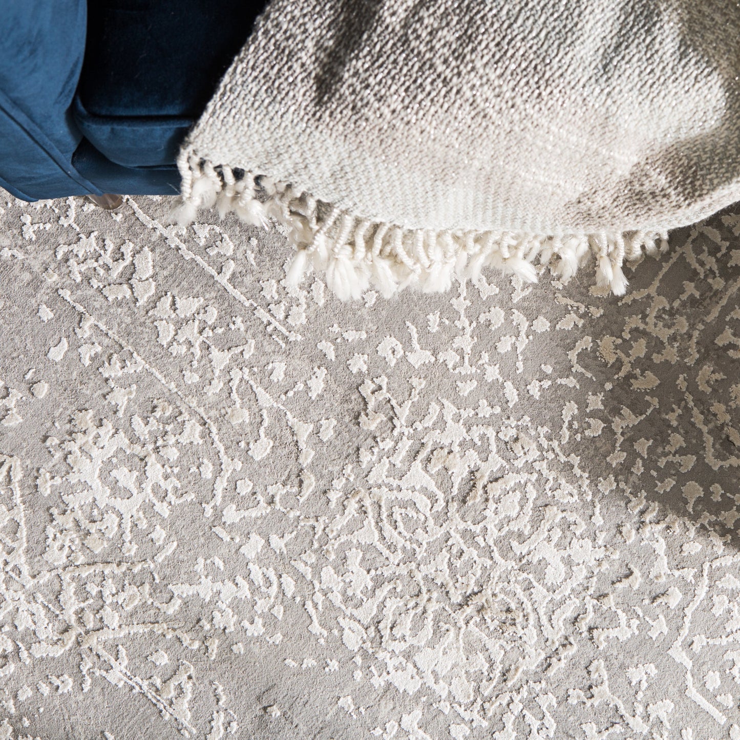 016 99604-45309,99604-45312 | Lifestyle | Cirque CIQ07 Rug by Jaipur Living in gray. Made from viscose, polyester in a unique style.