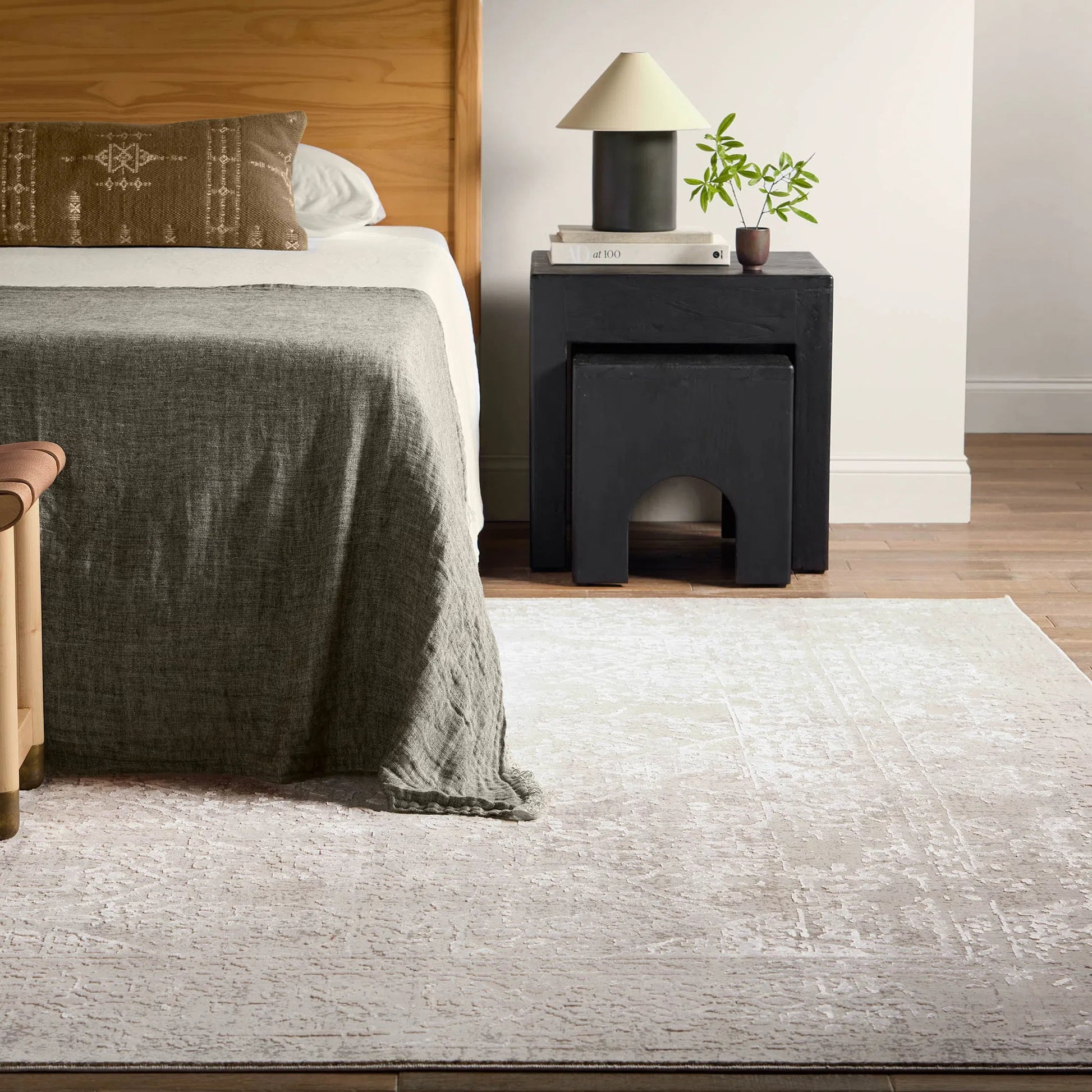 Cirque CIQ07 Rug by Jaipur Living. Made from unique in a unique style.