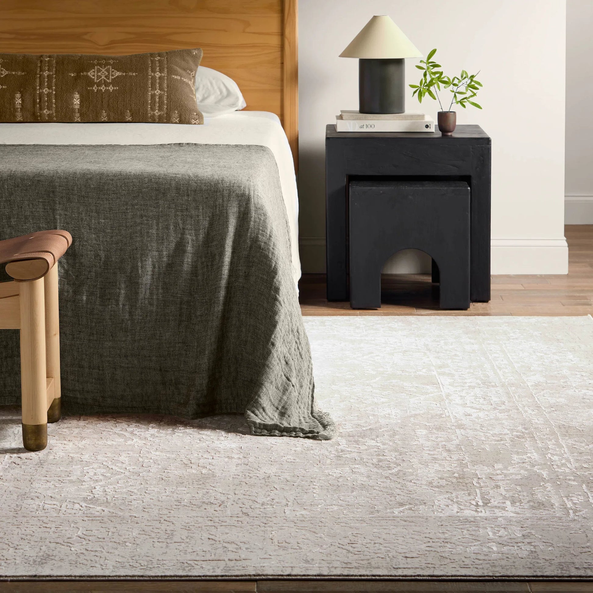 Cirque CIQ07 Rug by Jaipur Living. Made from unique in a unique style.