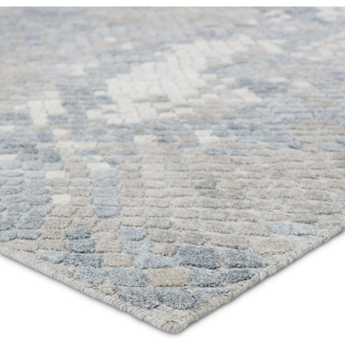 002 SI-1781633,SI-1781634 | Closeup | Clamor CLA02 Rug by Jaipur Living in gray, light blue. Made from 70% viscose, 30% wool in a unique style.