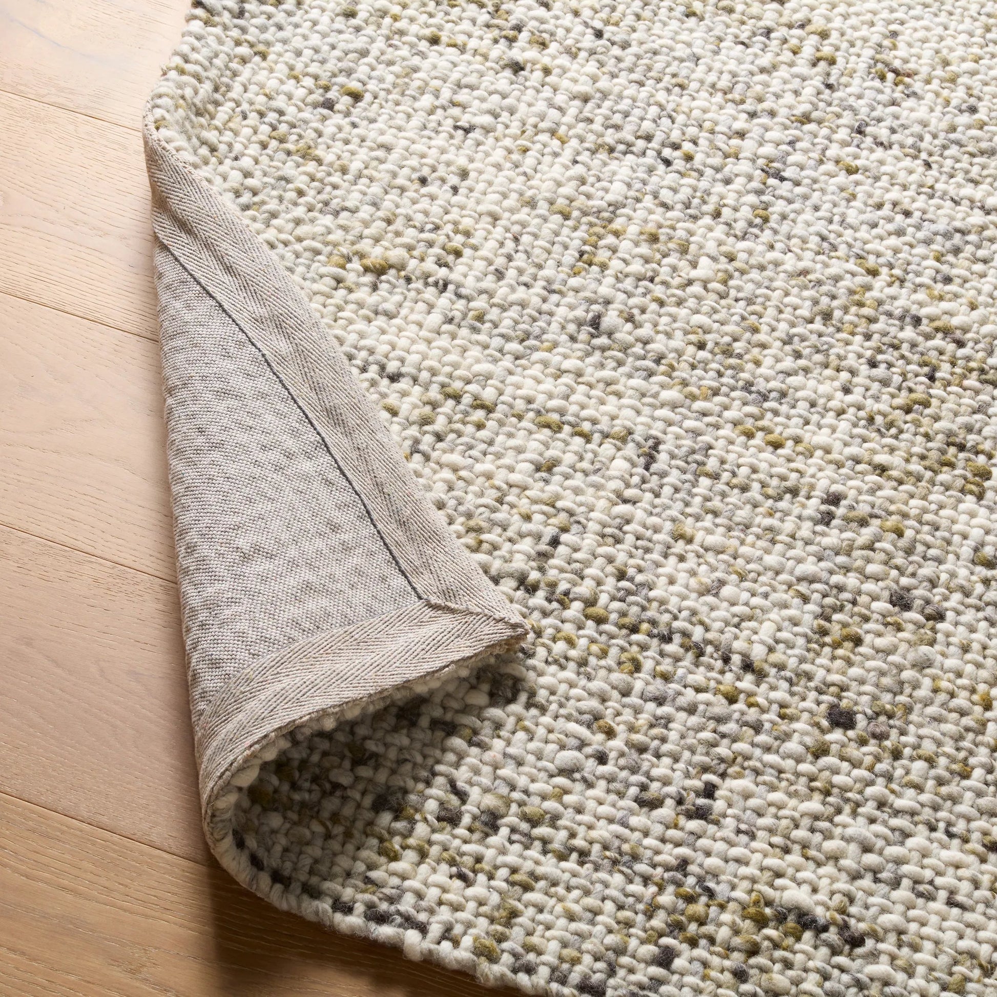 Cambridge CMB08 Rug by Jaipur Living in green, white. Made from 100% wool in a unique style.