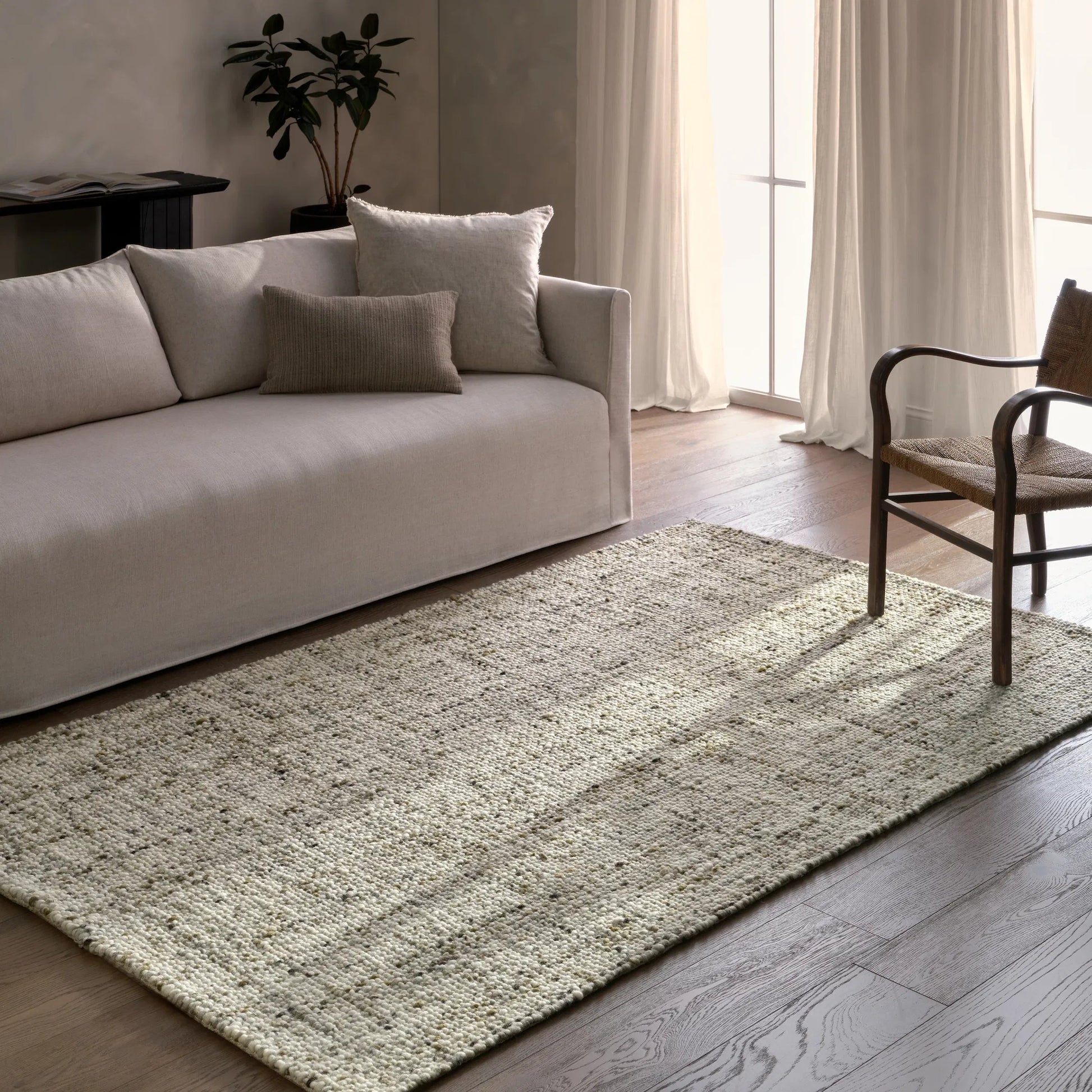 Cambridge CMB08 Rug by Jaipur Living in green, white. Made from 100% wool in a unique style.
