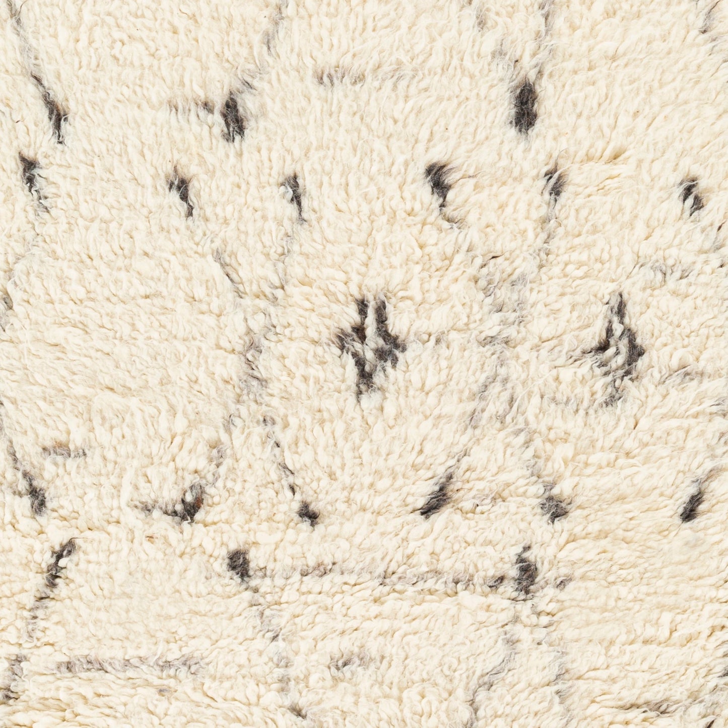 006 SI-1878670,SI-1878671,SI-1878672,SI-1878673,SI-1914430,SI-1914431 | Closeup | Camille Rug - 27014 by Surya in cream, medium gray, black. Made from unique in a unique style.