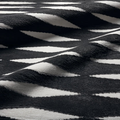 Calix by Nikki Chu CNU01 Rug by Jaipur Living in black, white. Made from 70% polypropylene 30% polyester in a unique style.