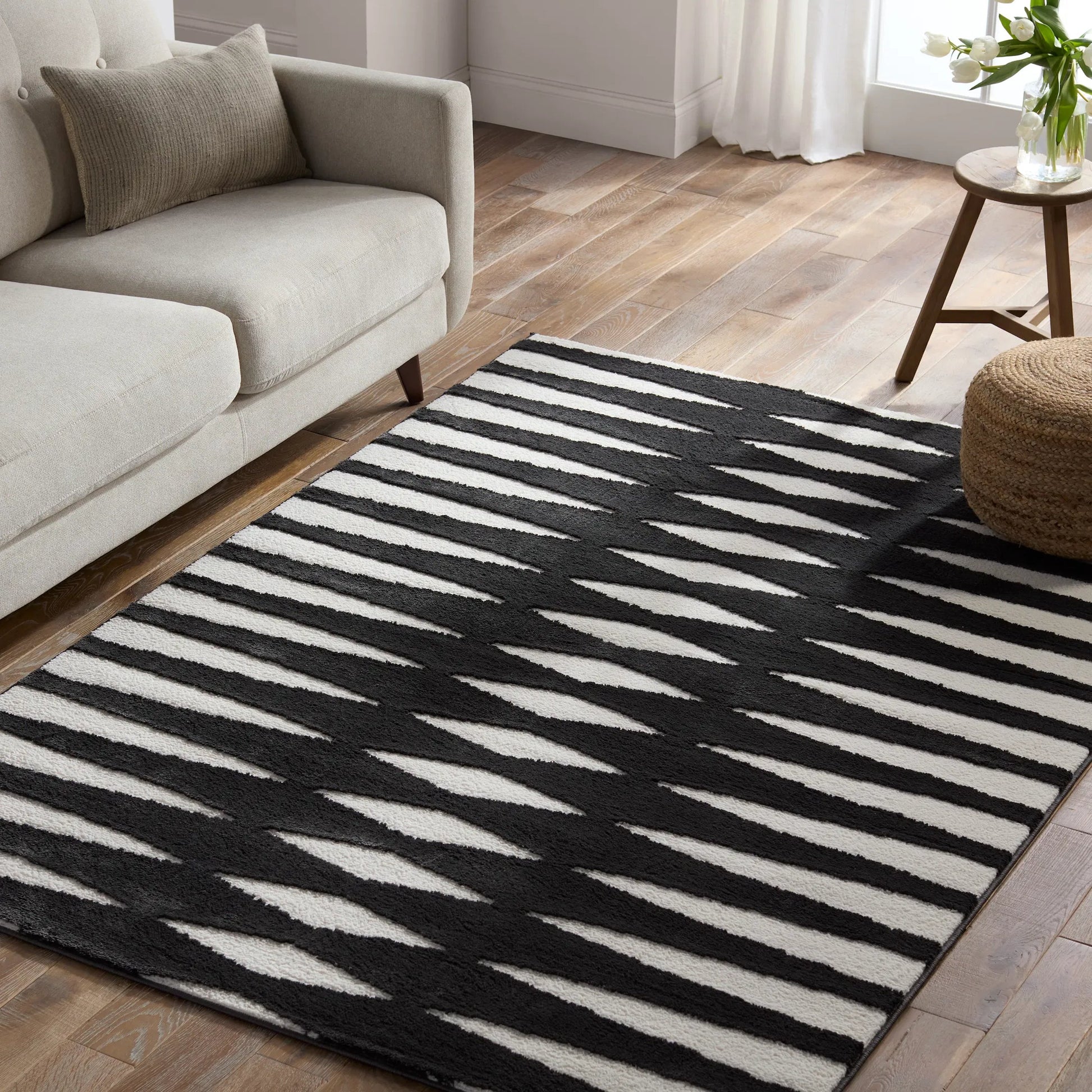 Calix By Nikki Chu Apyre CNU01 Rug by Jaipur Living in black, white. Made from 70% polypropylene 30% polyester in a unique style.