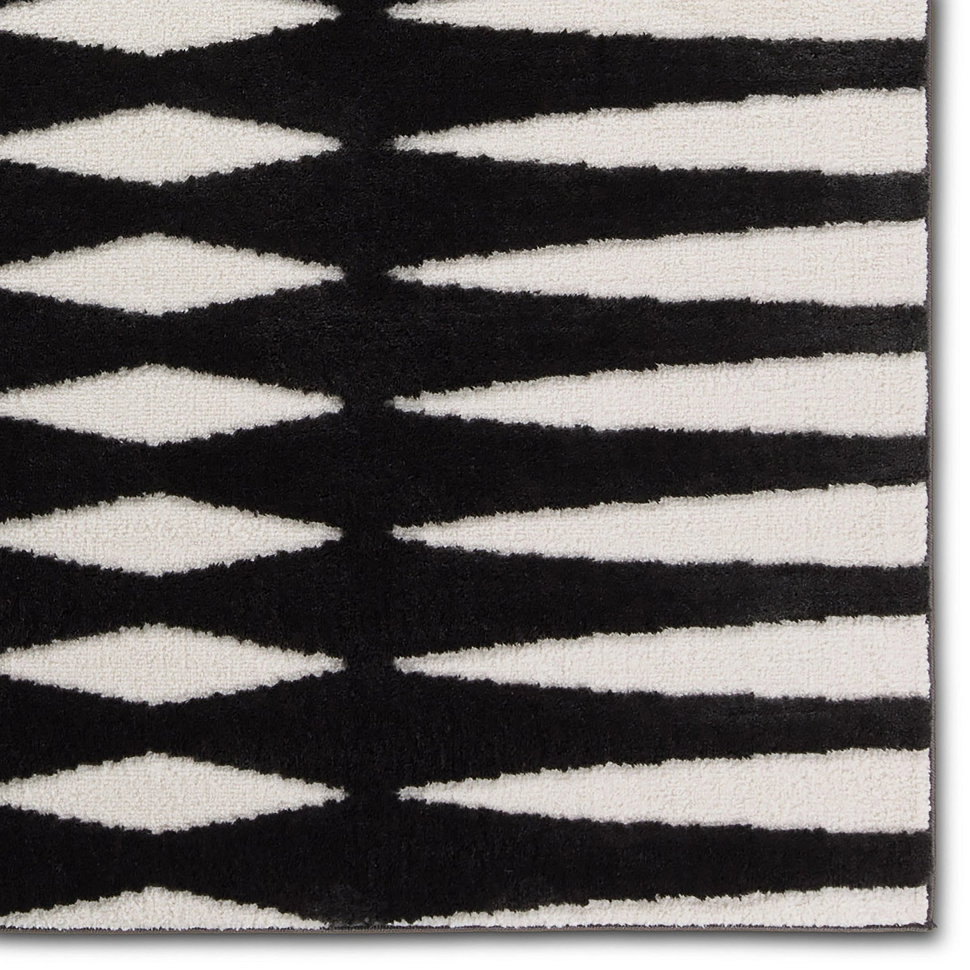 Calix By Nikki Chu Apyre CNU01 Rug by Jaipur Living in black, white. Made from 70% polypropylene 30% polyester in a unique style.