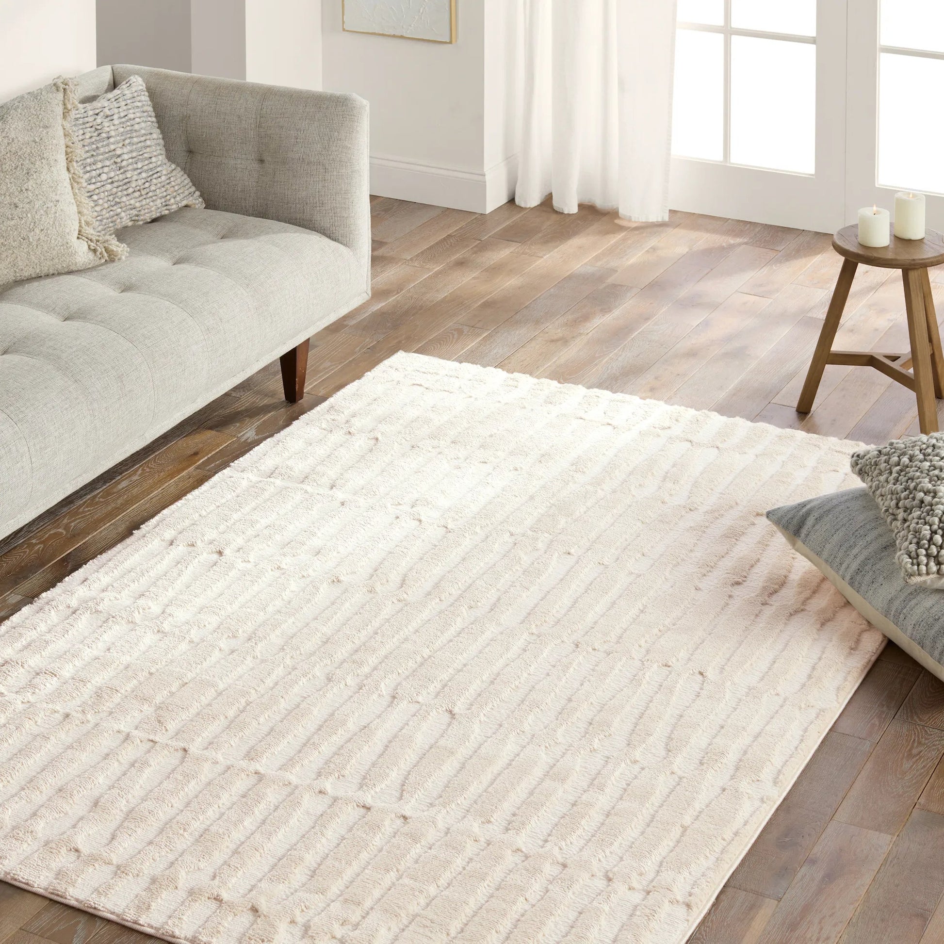 CNU02 Rug by Jaipur Living in white. Made from 70% polypropylene 30% polyester in a unique style.
