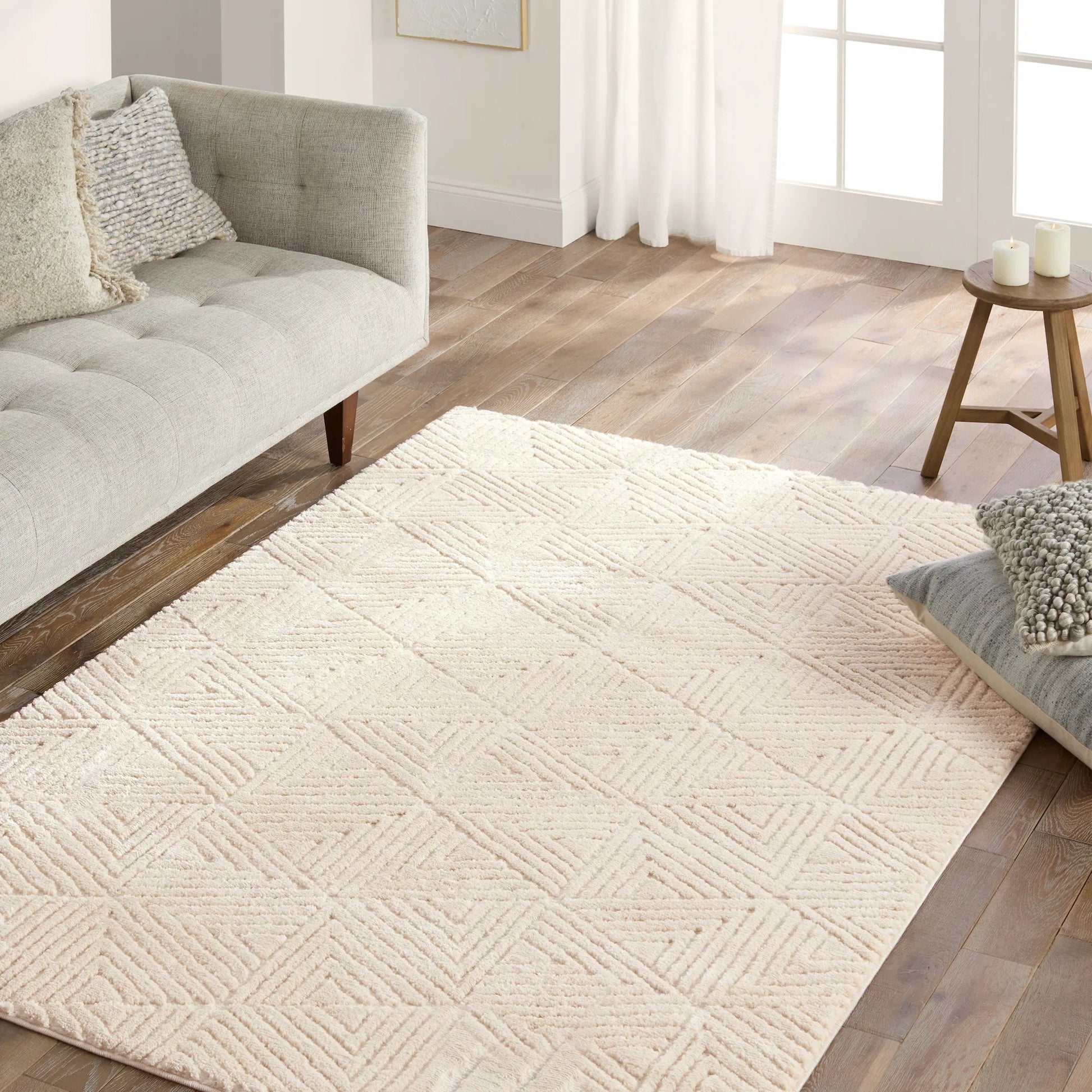 CNU03 Rug by Jaipur Living in white. Made from 70% polypropylene 30% polyester in a unique style.