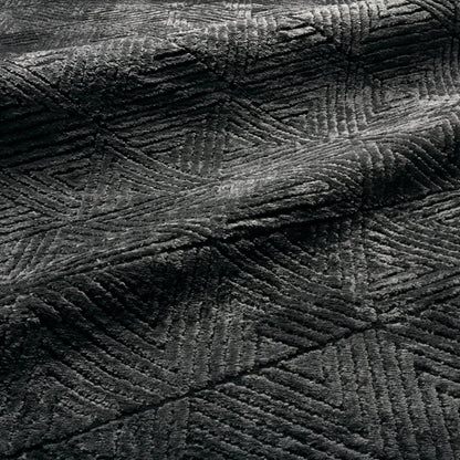 Calix by Nikki Chu CNU04 Rug by Jaipur Living in black. Made from 70% polypropylene 30% polyester in a unique style.
