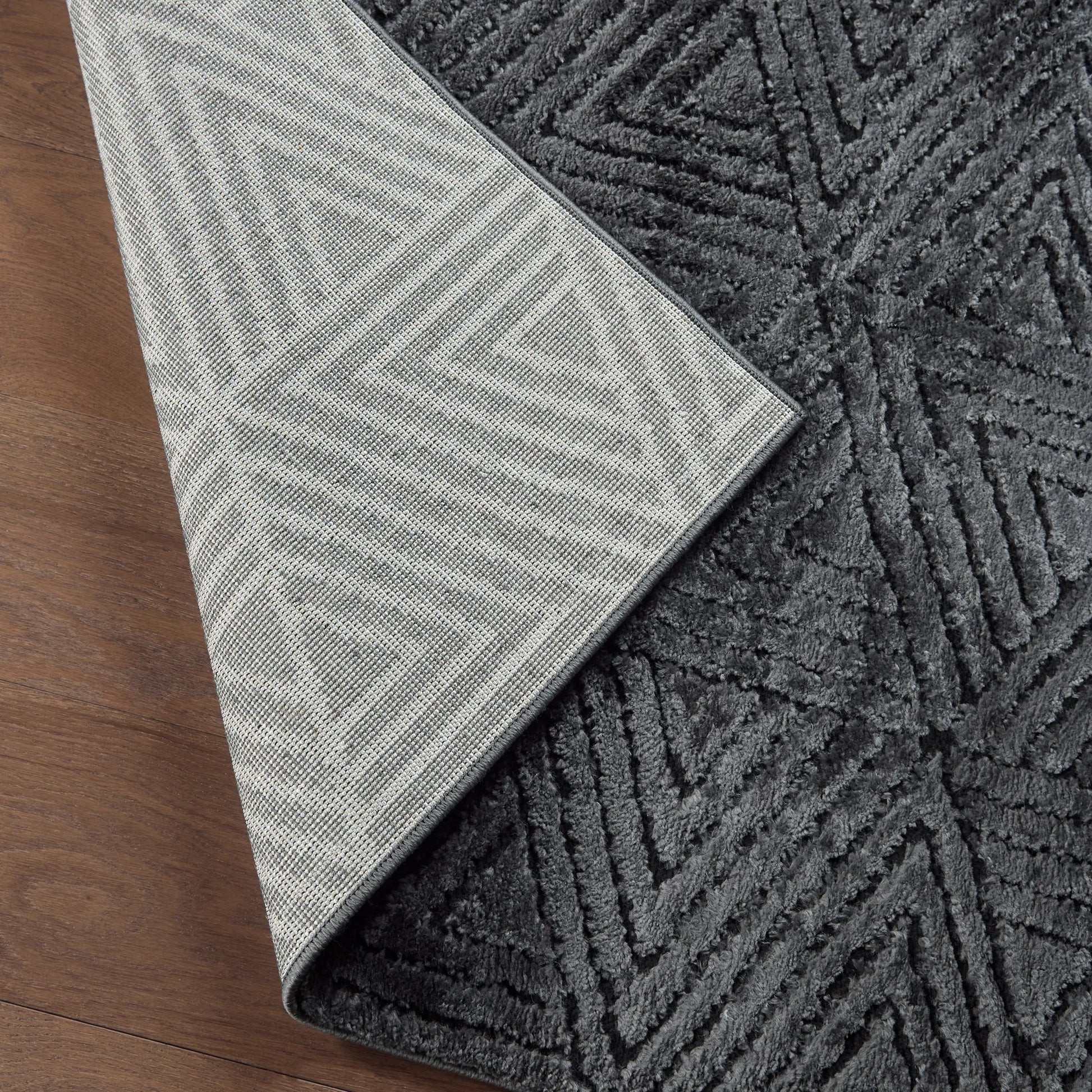Calix by Nikki Chu CNU04 Rug by Jaipur Living in black. Made from 70% polypropylene 30% polyester in a unique style.