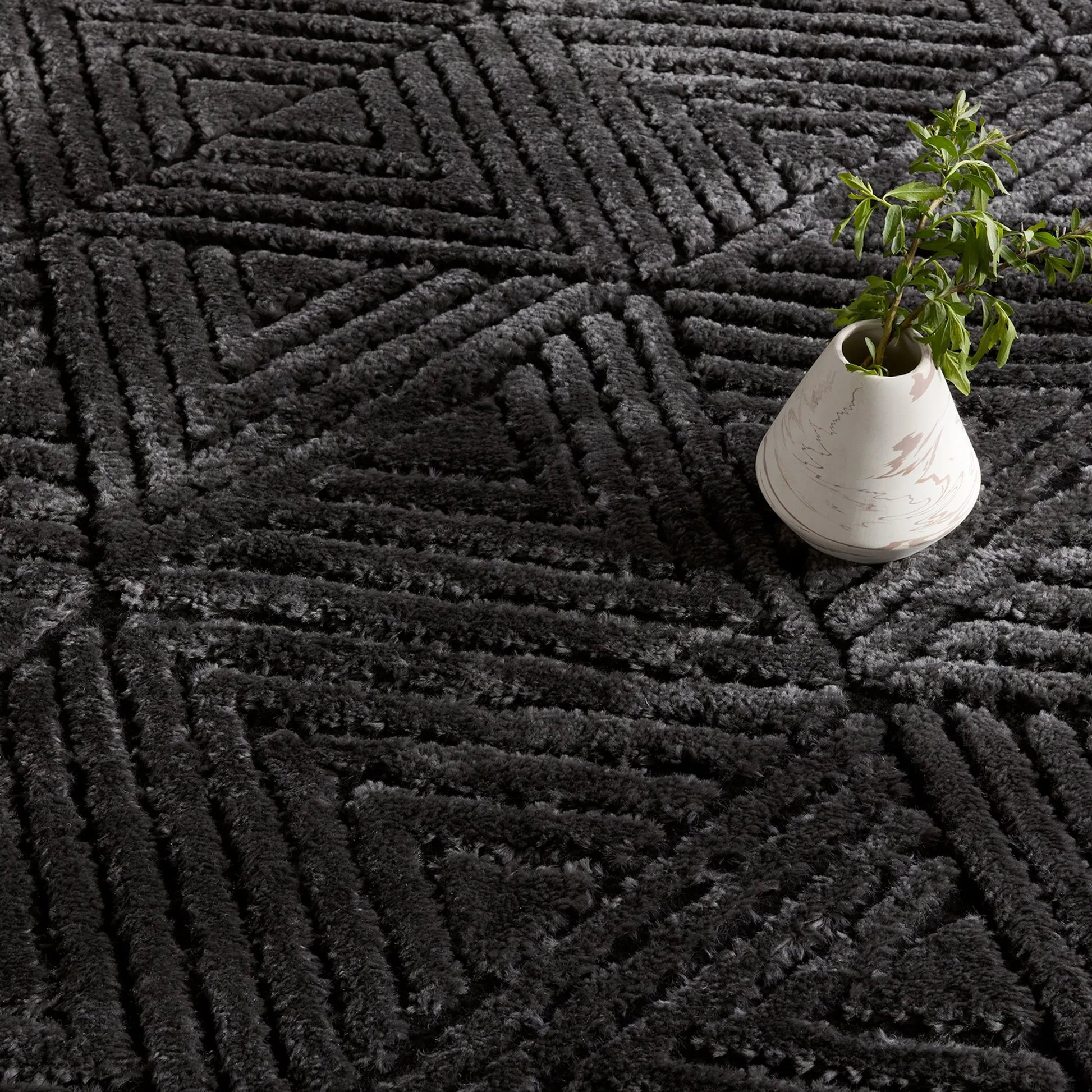 CNU04 Rug by Jaipur Living in black, black. Made from 70% polypropylene 30% polyester in a unique style.