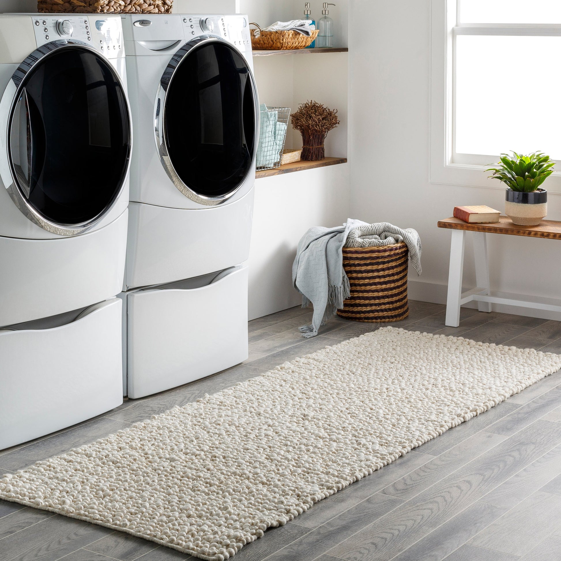 Como COO-2302 Rug by Surya. Made from 50% viscose, 50% wool in a unique style.