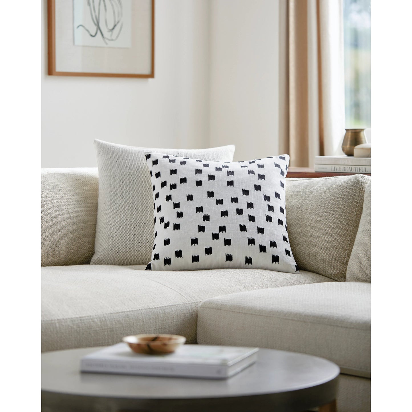 004 SI-2099463,SI-2099464,SI-2099466,SI-2099467,SI-2099469,SI-2099470 | Lifestyle | Chromatique Pillow - 516480 by Surya. Made from cotton in a modern style.