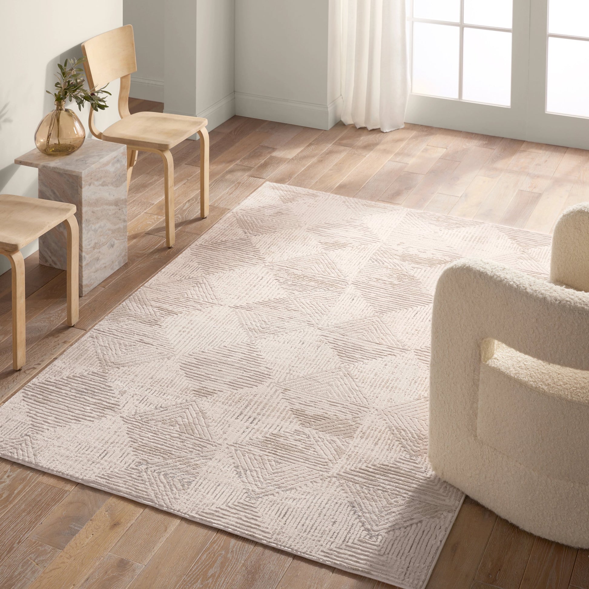 Catalyst Rehan CTY33 Rug by Jaipur Living in light gray, silver. Made from 65% polyester 35% polypropylene in a unique style.