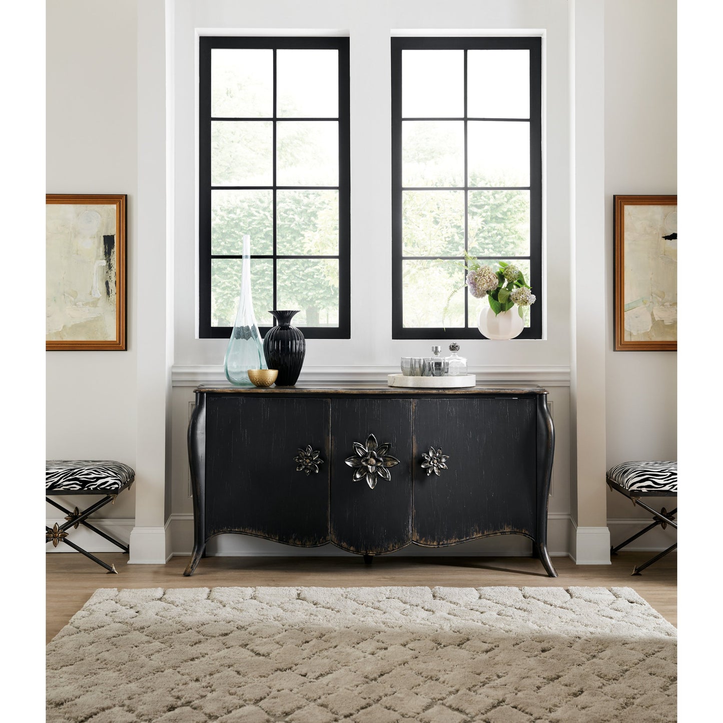 005 SI-1749550 | Lifestyle | Bien Ame Buffet by Hooker Furniture in porte noir. Made from oak veneers in a traditional style.
