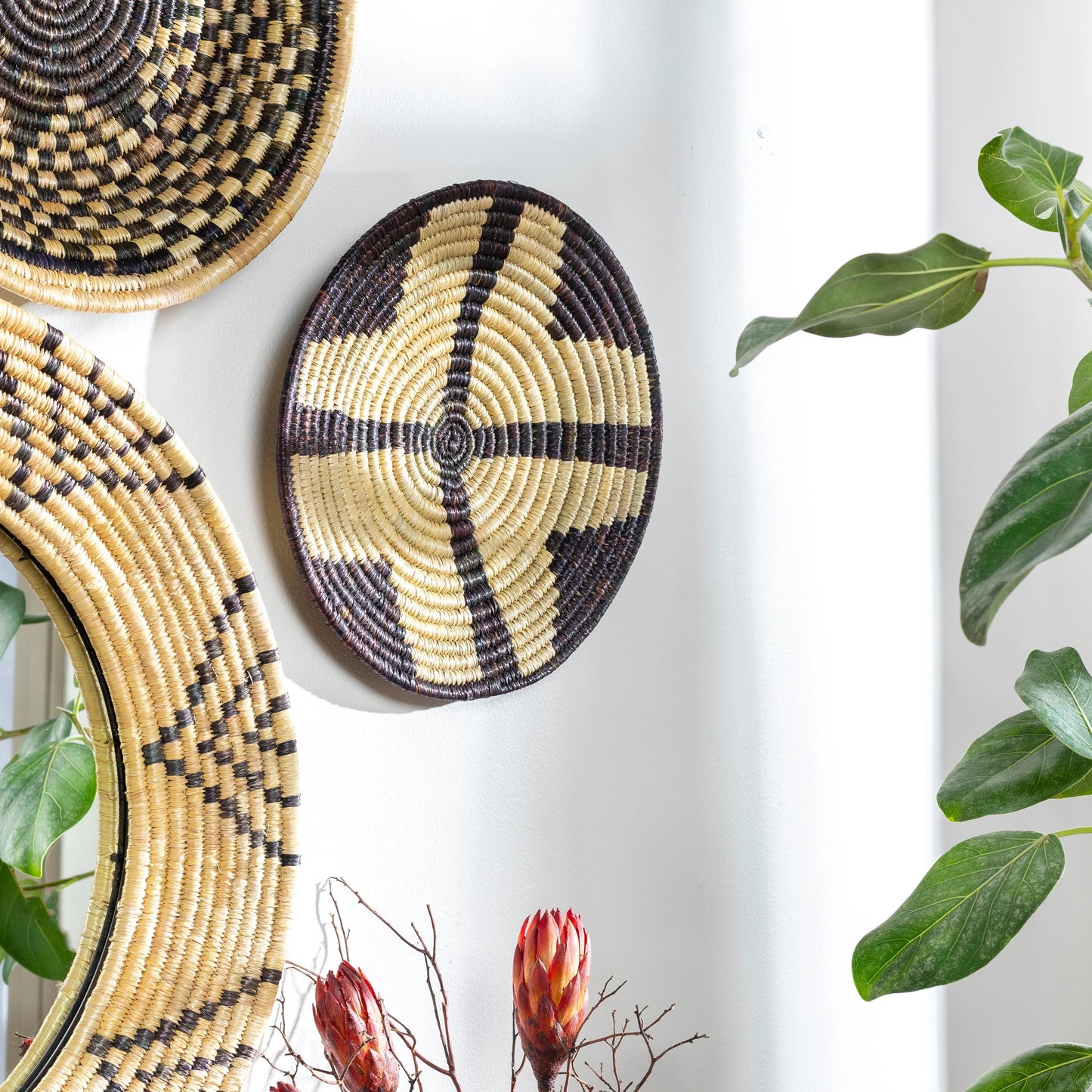 004 SI-1880289 | Lifestyle | Dastkar - 27384 by Livabliss in tan, black and hand finished. Made from seagrass in a eclectic & global style.