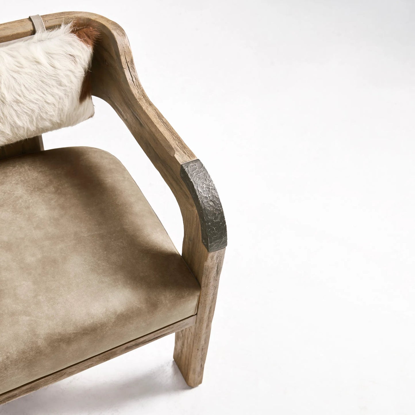 008 SI-2462628 | Closeup | Stone Ridge Leather Arm Chair by Jonathan Charles in tully light acacia. Made from acacia in a cottage & farmhouse style.