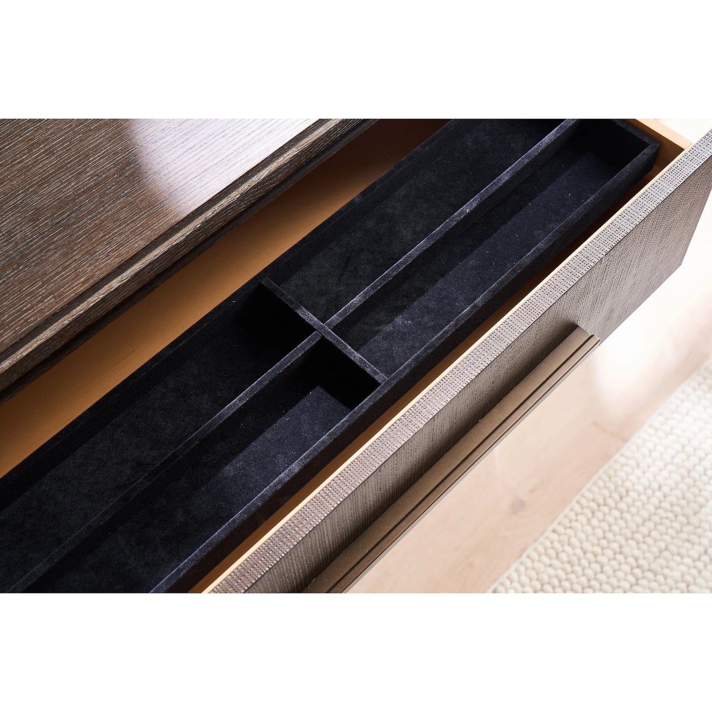 005 SI-2473001 | Closeup | Montclair 6-Drawer Dresser by Universal Furniture in cocoa. Made from unique in a transitional style.