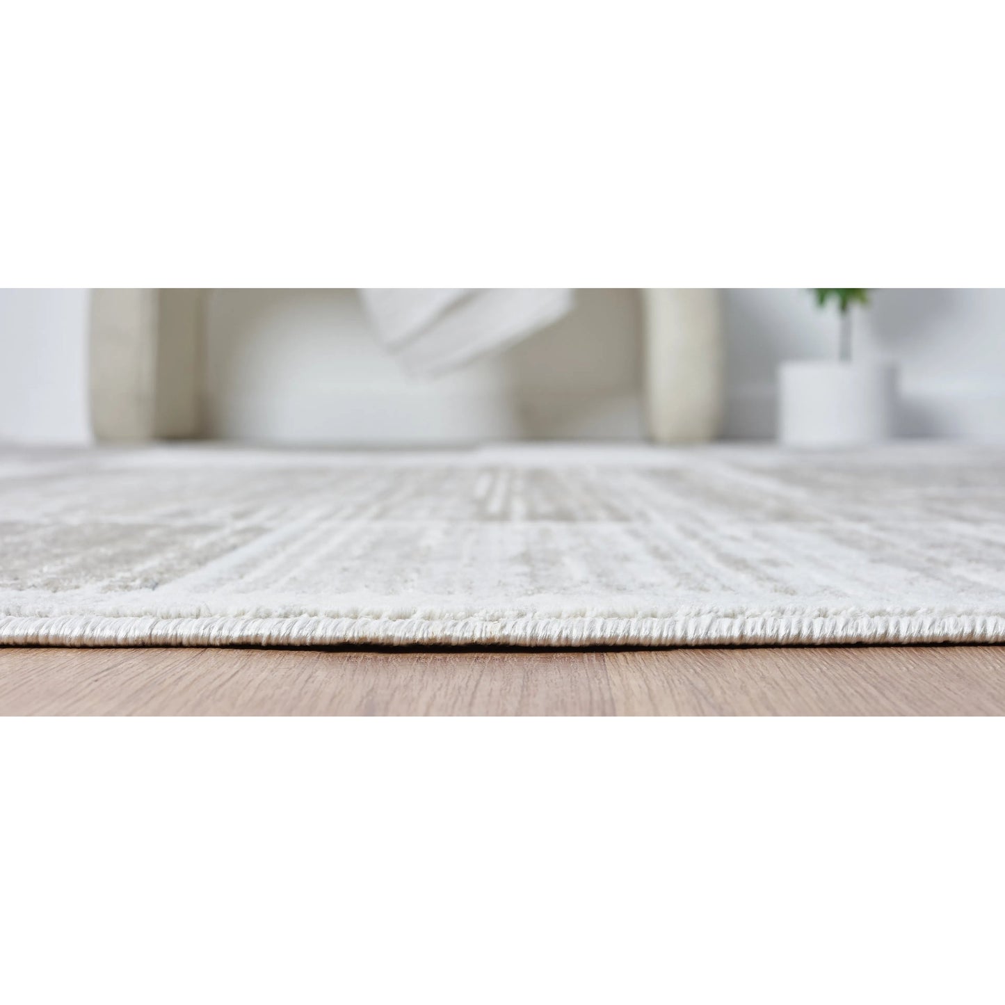 008 SI-2633678,SI-2633679,SI-2633680,SI-2633681,SI-2633682,SI-2633683 | Closeup | Ember Rug - EB2001 by Kalaty in grey. Made from polyester in a unique style.