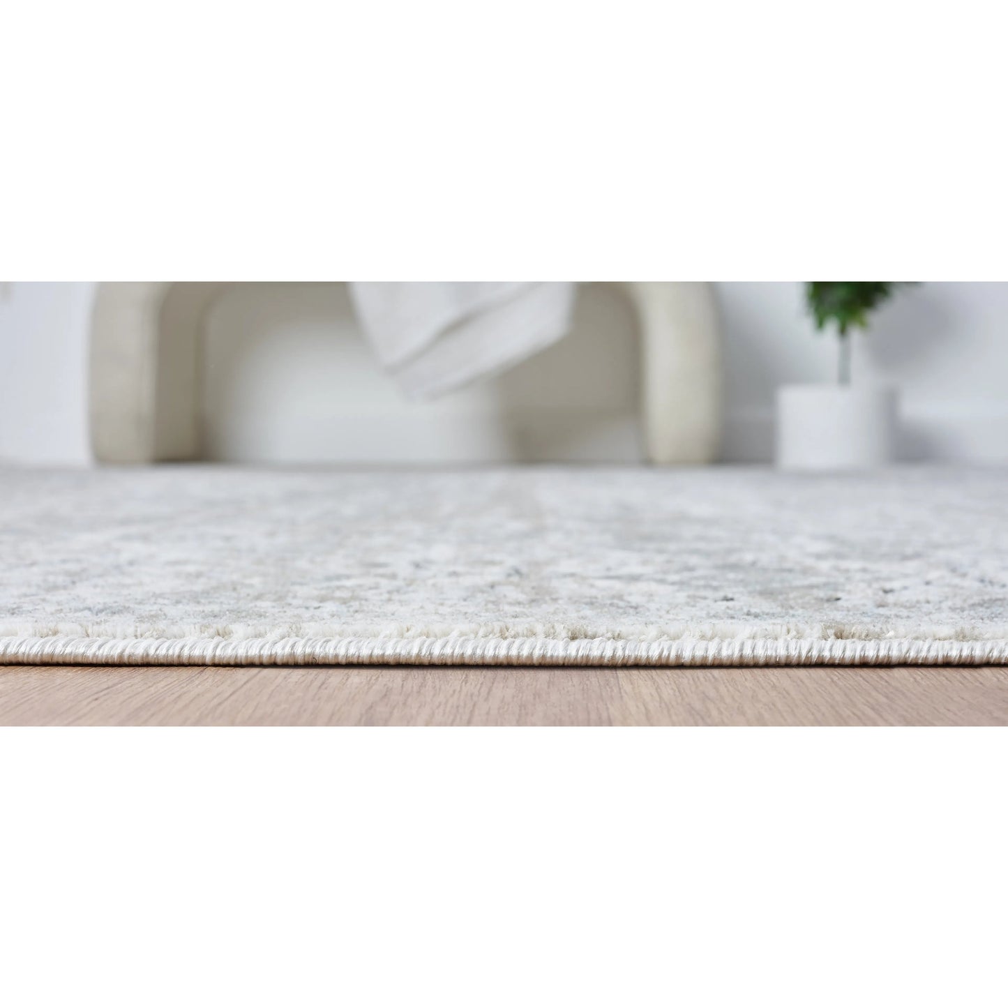 008 SI-2633696,SI-2633697,SI-2633698,SI-2633699,SI-2633700,SI-2633701 | Closeup | Ember Rug - EB2004 by Kalaty in grey. Made from polyester in a unique style.