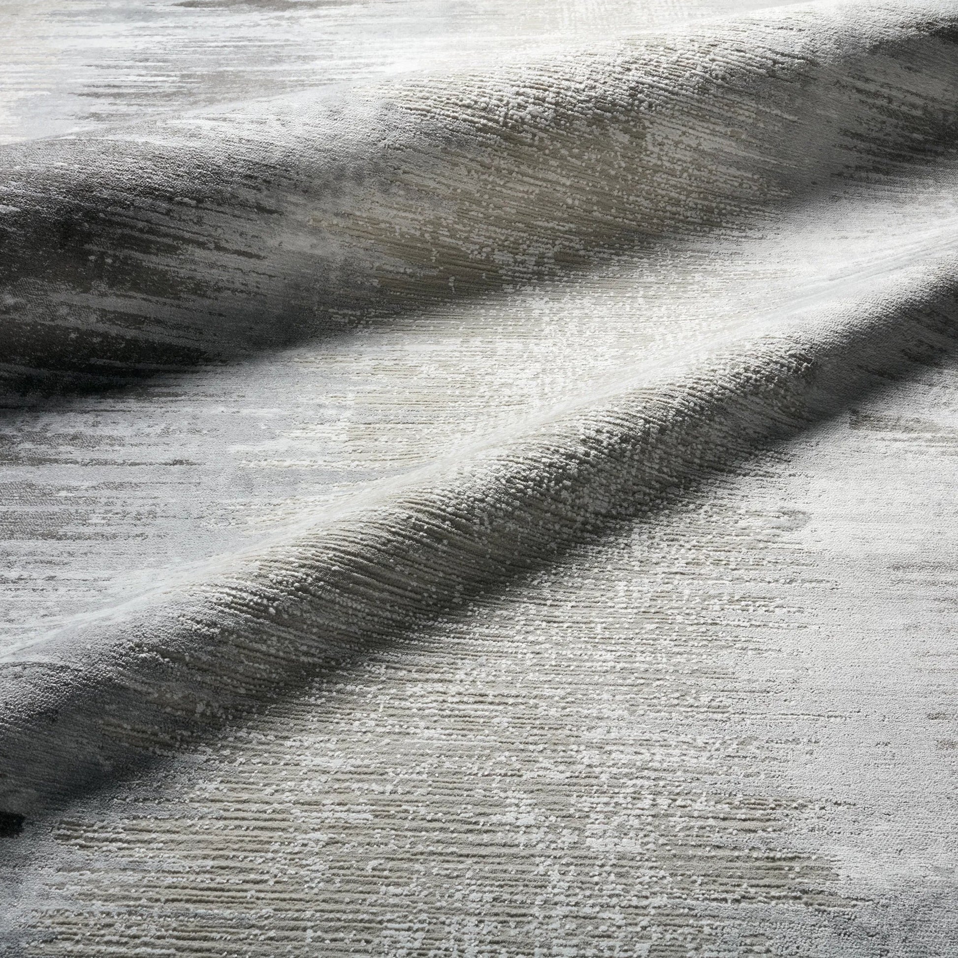 En Blanc EBC13 Rug by Jaipur Living in light gray, taupe, white. Made from 70% viscose, 30% polyester in a unique style.