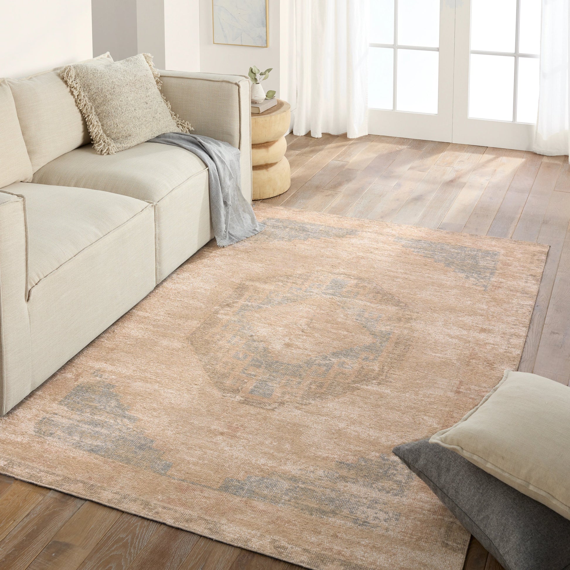 Edage Kayell EDA01 Rug by Vibe by Jaipur Living in tan, blue. Made from 70% jute, 30% polyester in a unique style.