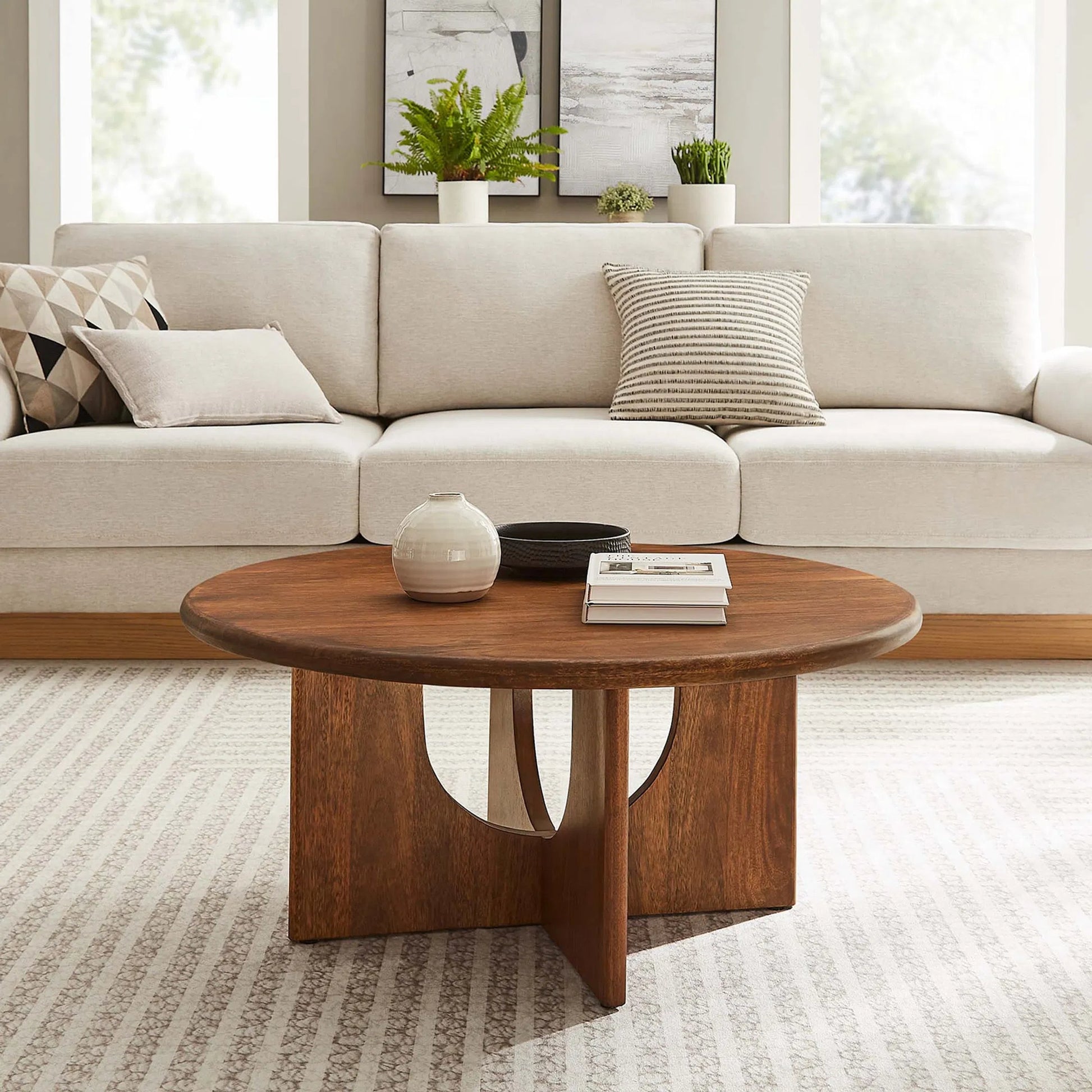 Baltimore Round 34" Coffee Table by Evans & Londeen. Made from unique in a transitional style.