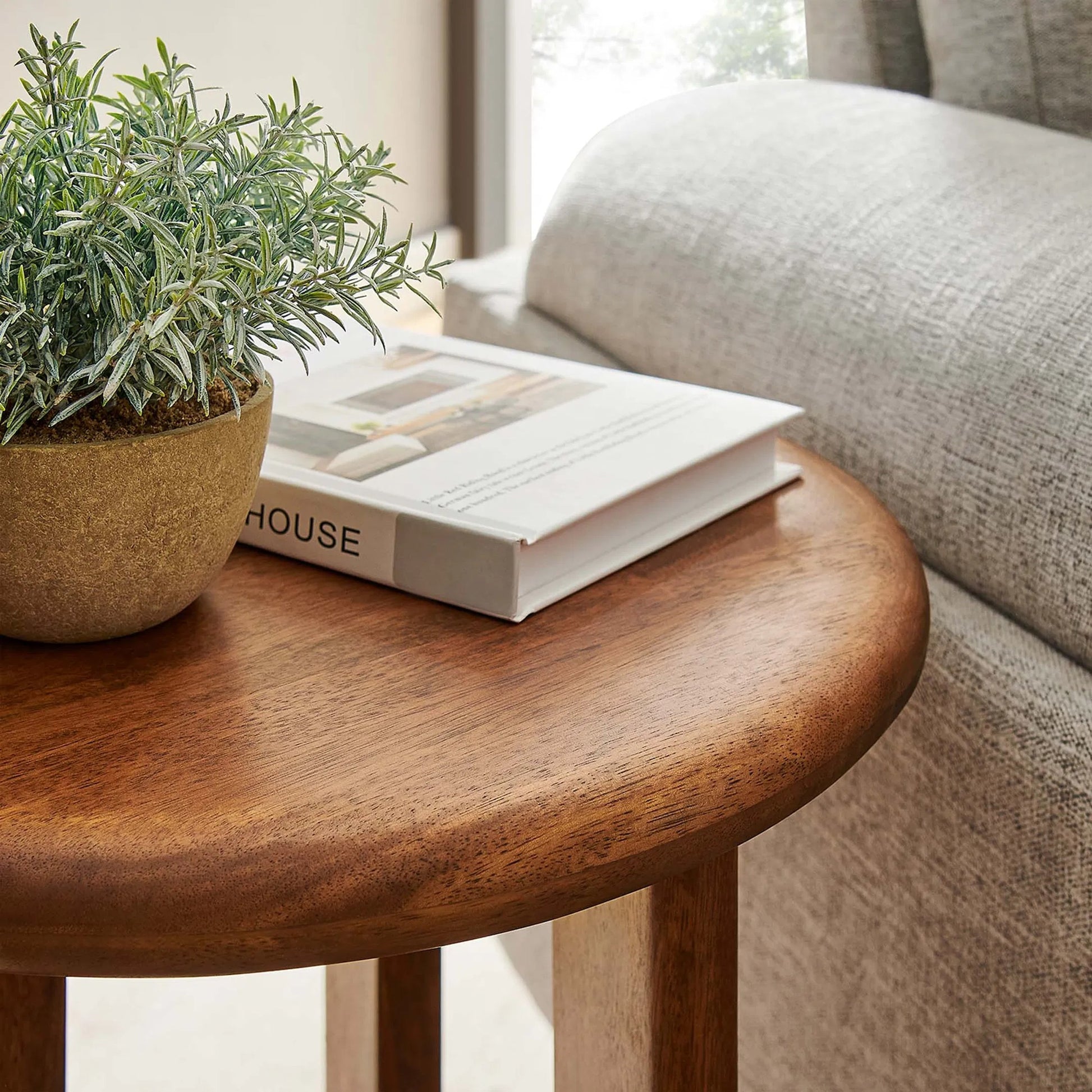 Baltimore Round Side Table by Evans & Londeen. Made from unique in a transitional style.