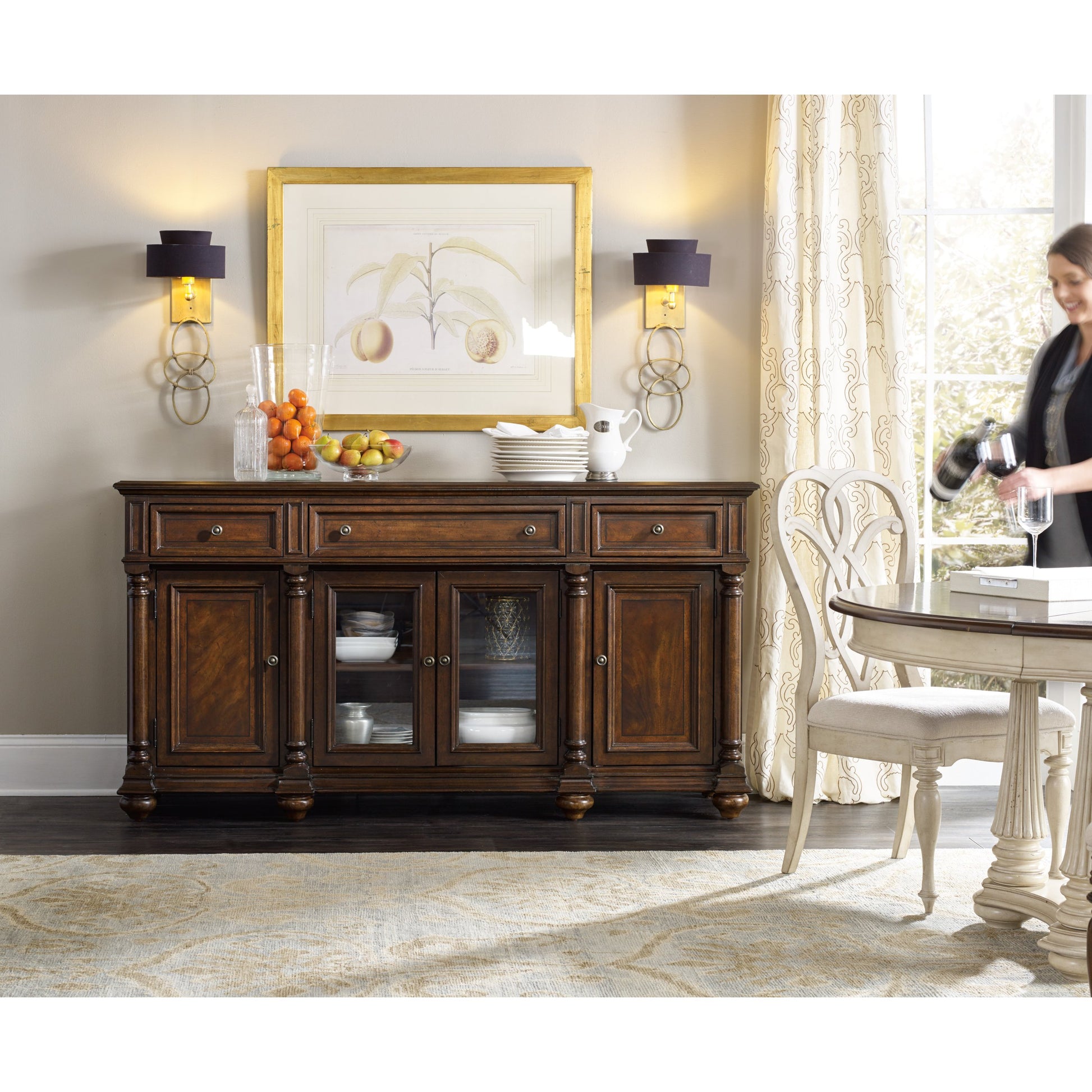 Leesburg Buffet by Hooker Furniture in mahogany. Made from mahogany veneers in a traditional style.