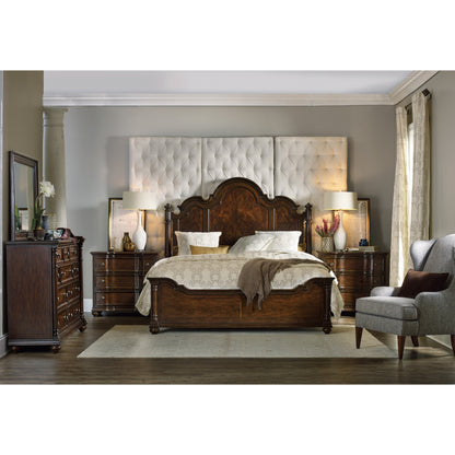 Poster Headboard by Hooker Furniture in mahogany. Made from mahogany veneers in a traditional style.