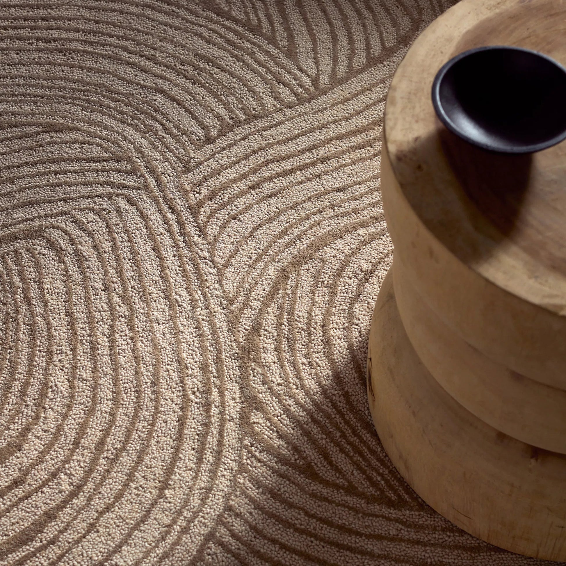 Etho By Nikki Chu ENK15 Rug by Jaipur Living in tan, beige. Made from 70% wool, 30% viscose in a unique style.