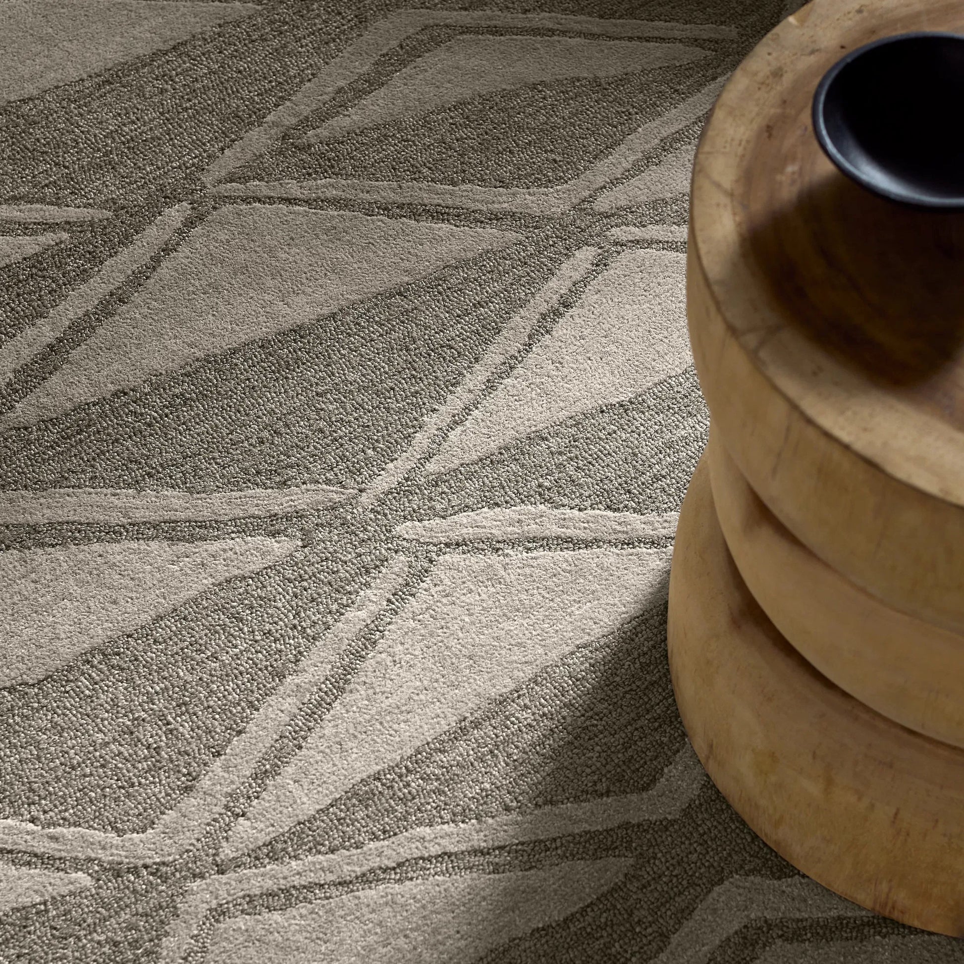 Etho By Nikki Chu ENK18 Rug by Jaipur Living in gray, cream. Made from 60% wool 40% viscose in a unique style.