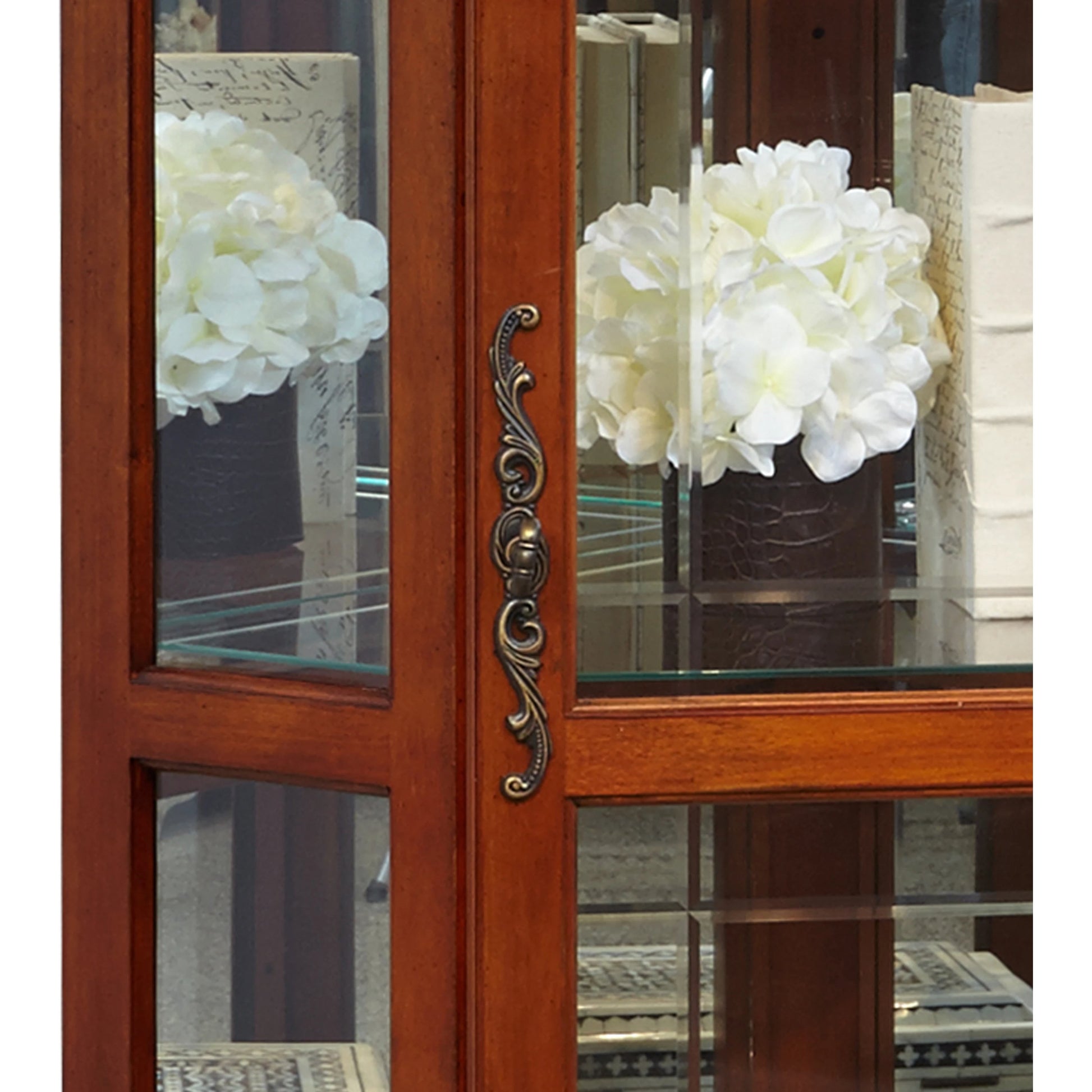 Medallion Cherry Corner Curio by Pulaski Furniture in cherry brown. Made from select hardwoods in a traditional style.