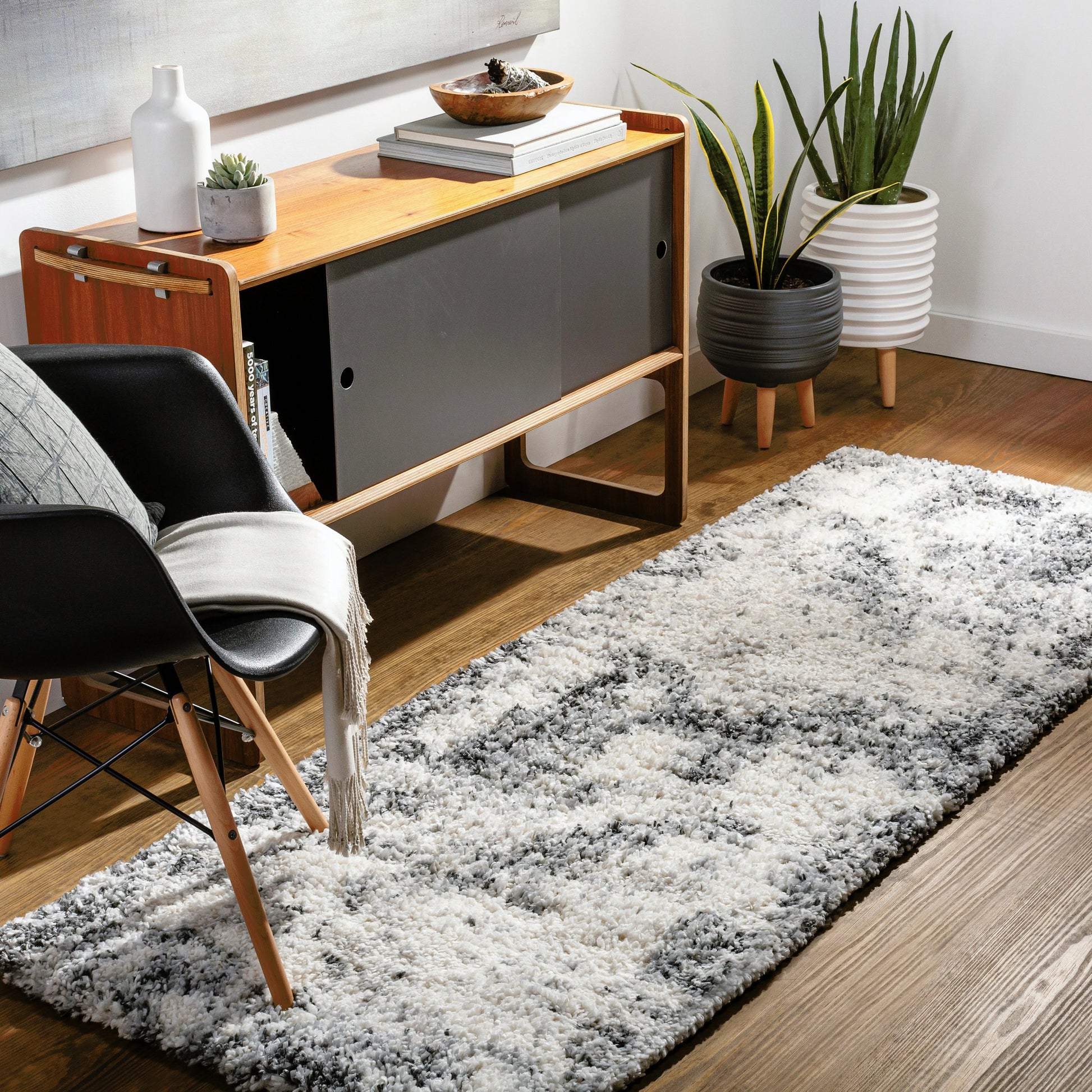Eskimo Shag Rug by Livabliss. Made from 100% polypropylene in a modern style.