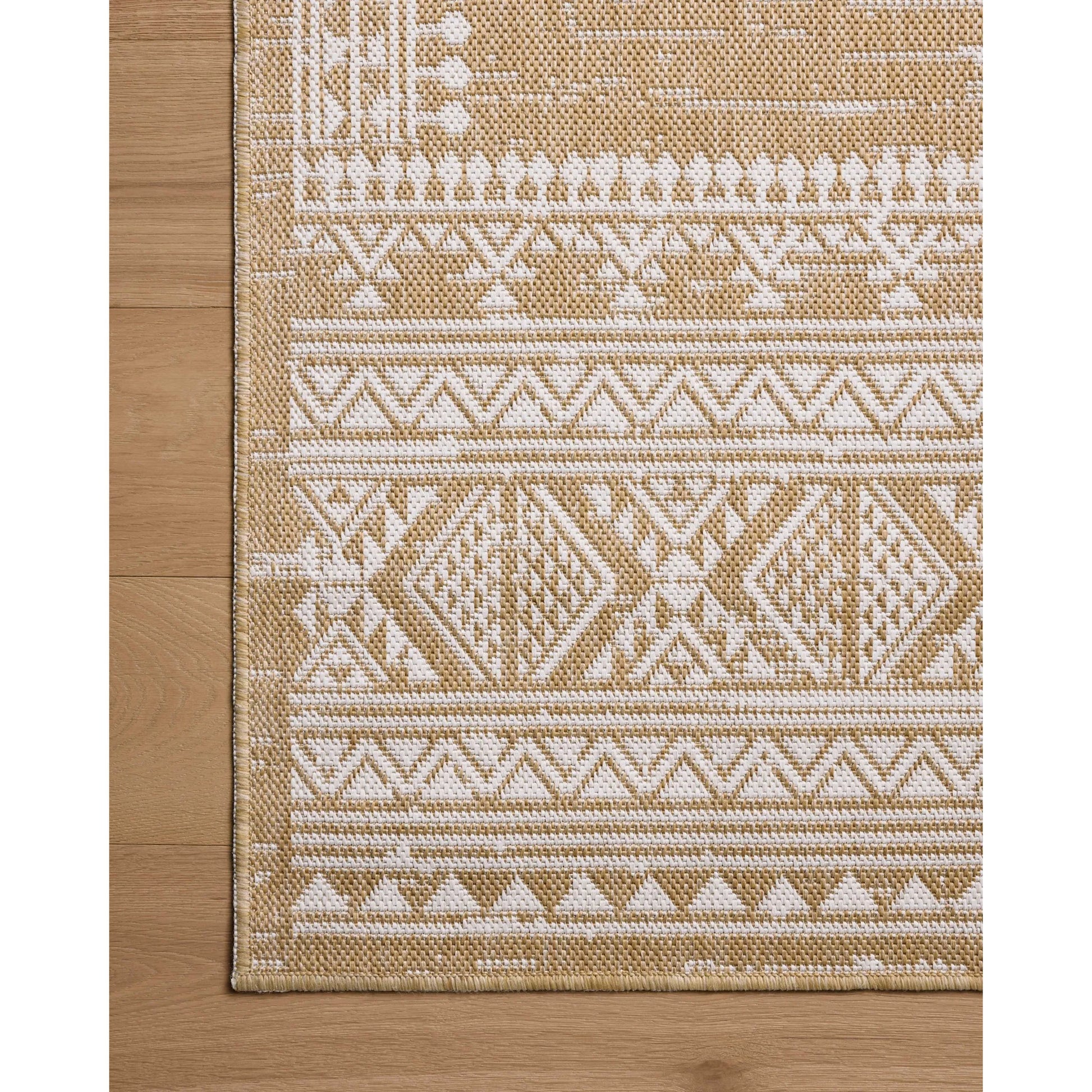 Easton ESN-01 Outdoor Rug by Loloi. Made from 100% polypropylene in a unique style.