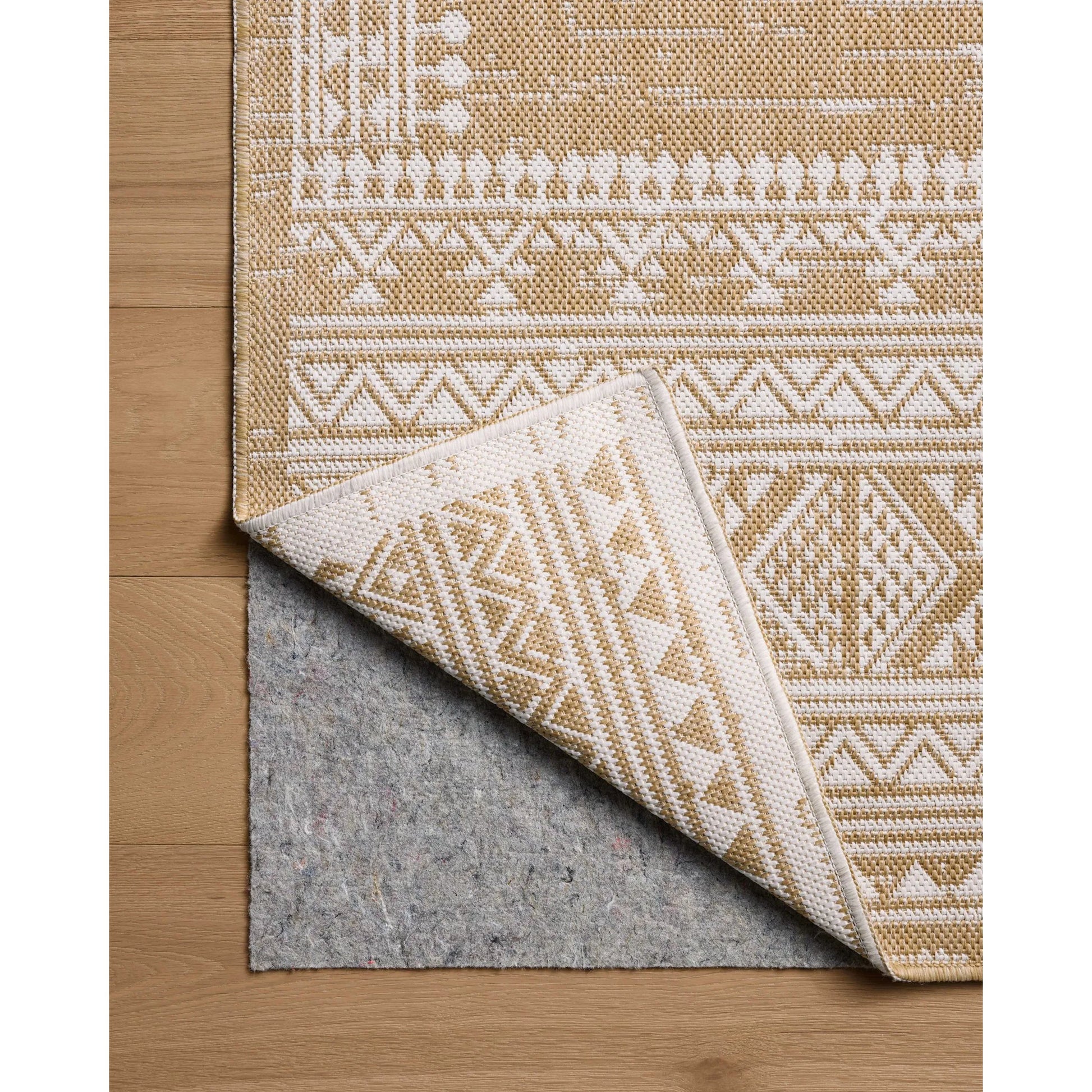 Easton ESN-01 Outdoor Rug by Loloi. Made from 100% polypropylene in a unique style.