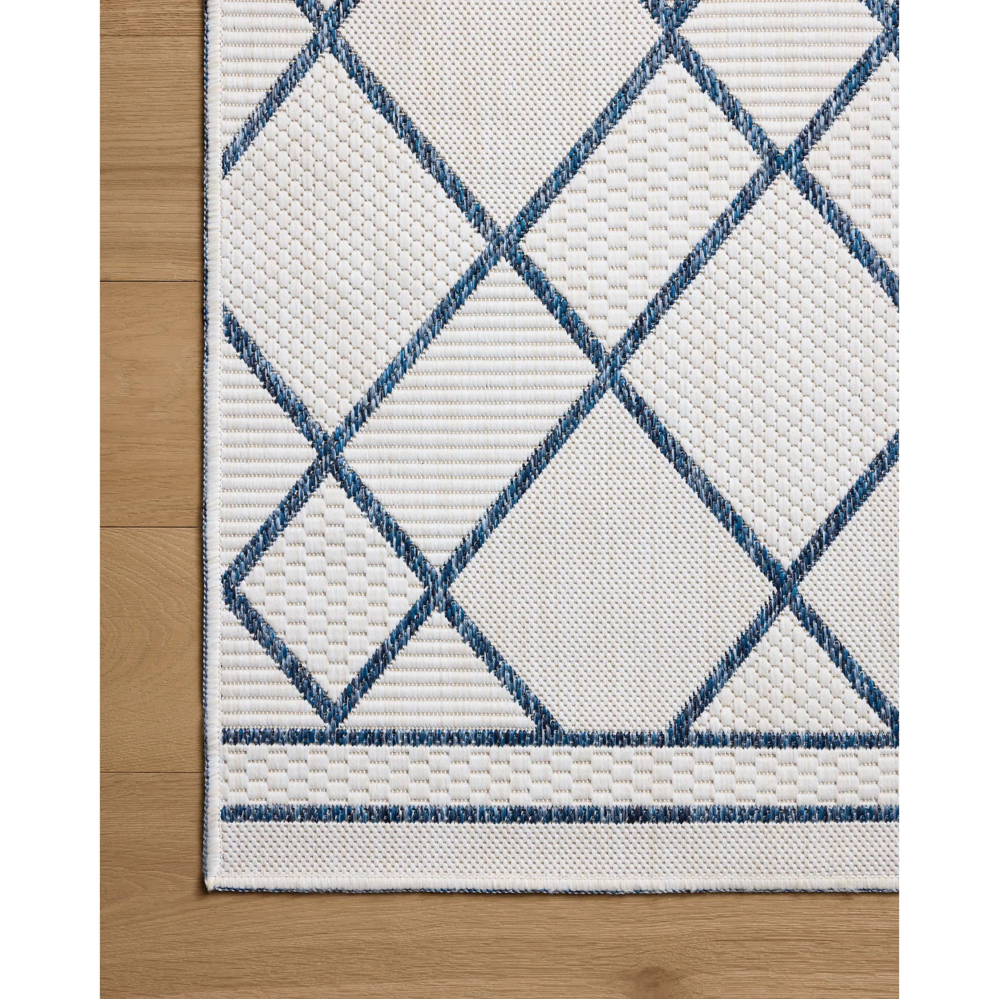 Easton ESN-08 Outdoor Rug by Loloi in ivory, denim. Made from 100% polypropylene in a unique style.