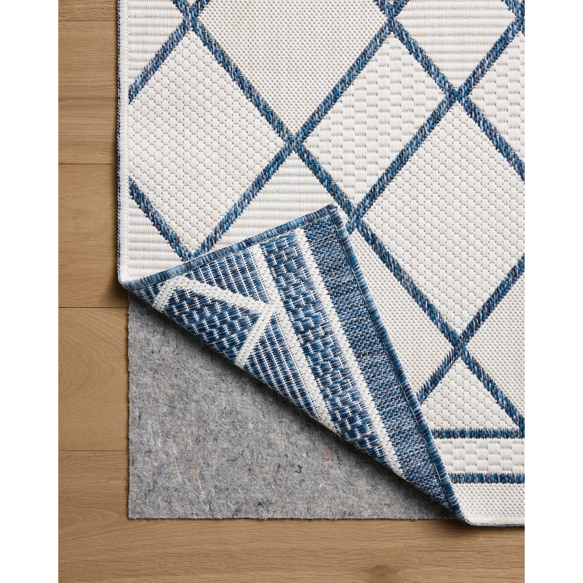 Easton ESN-08 Outdoor Rug by Loloi in ivory, denim. Made from 100% polypropylene in a unique style.