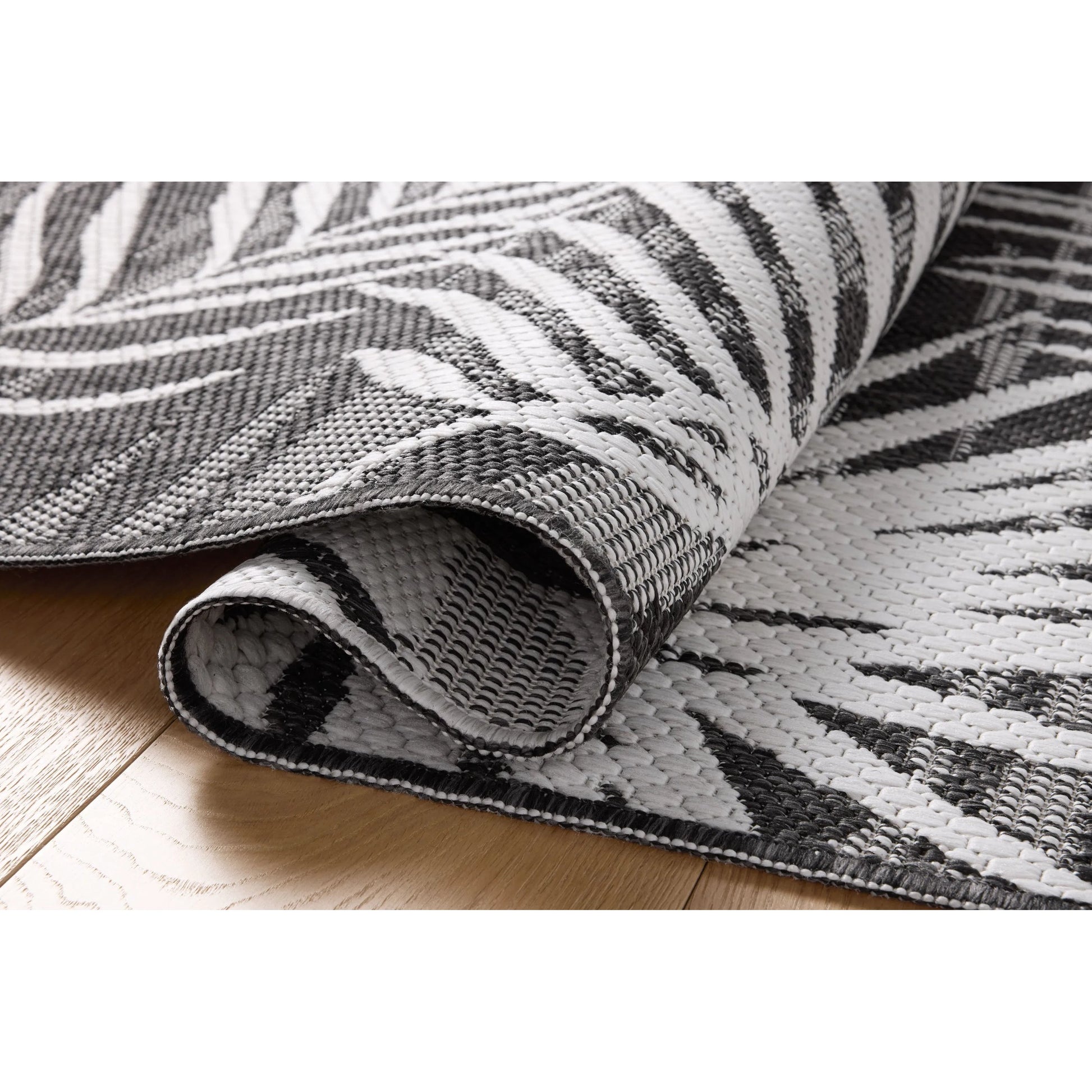 Easton ESN-09 Outdoor Rug by Loloi in ivory, onyx. Made from 100% polypropylene in a unique style.