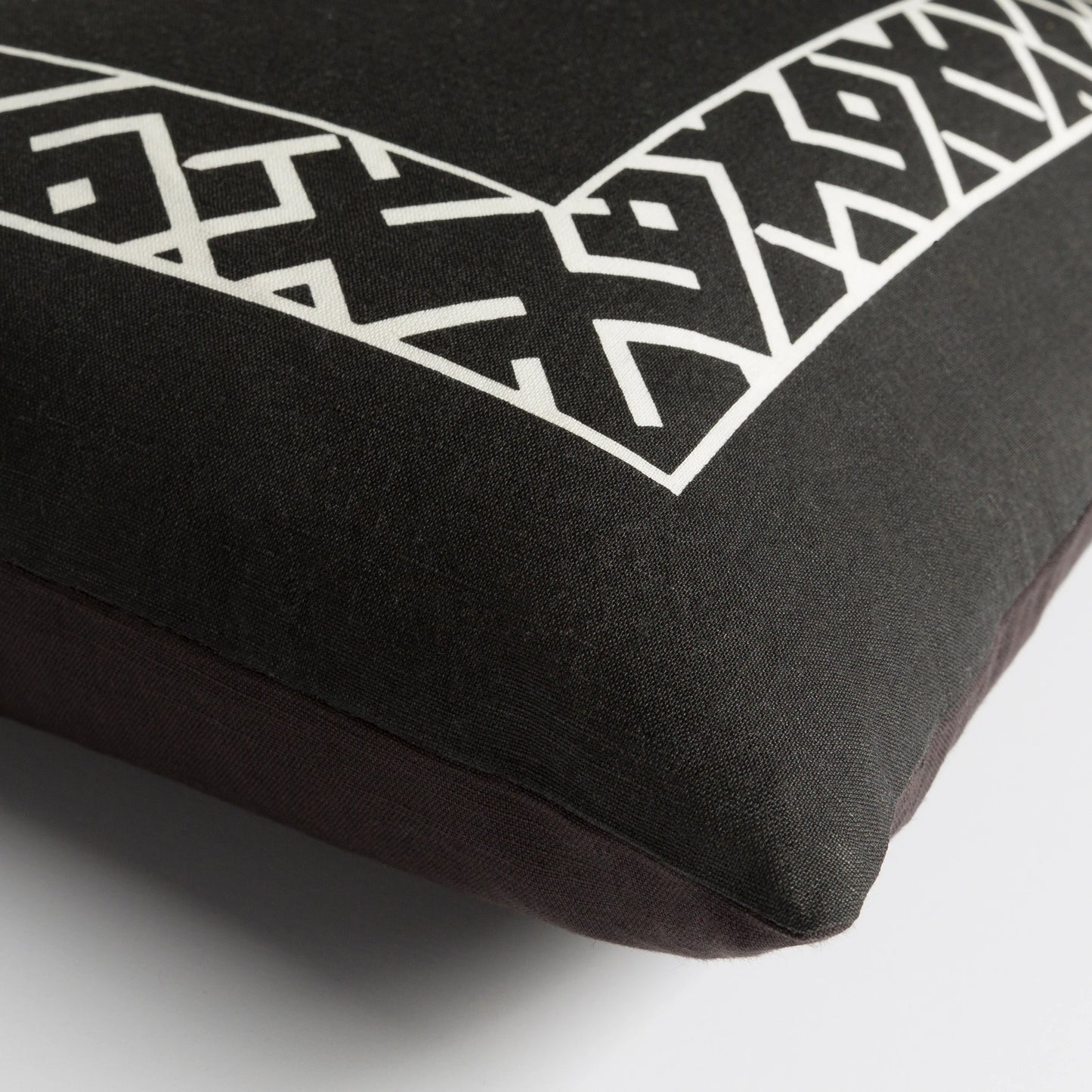 006 SI-1905321,SI-1905322 | Closeup | Ethiopia Pillow - 27139 by Surya. Made from 55% linen, 45% cotton in a modern style.
