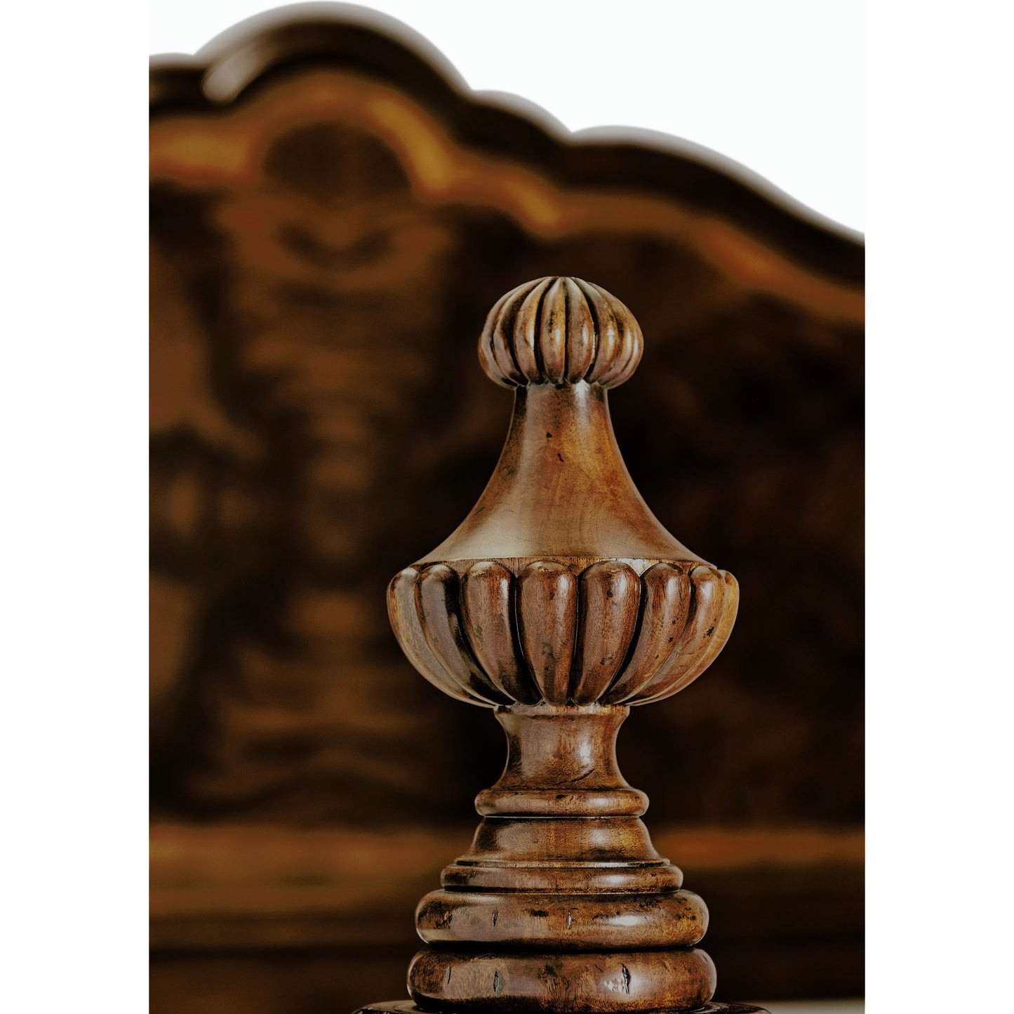 007 SR-846035 | Closeup | Versailles Mahogany King Poster Bed by Jonathan Charles in brown and medium antique mahogany. Made from mahogany in a traditional style.