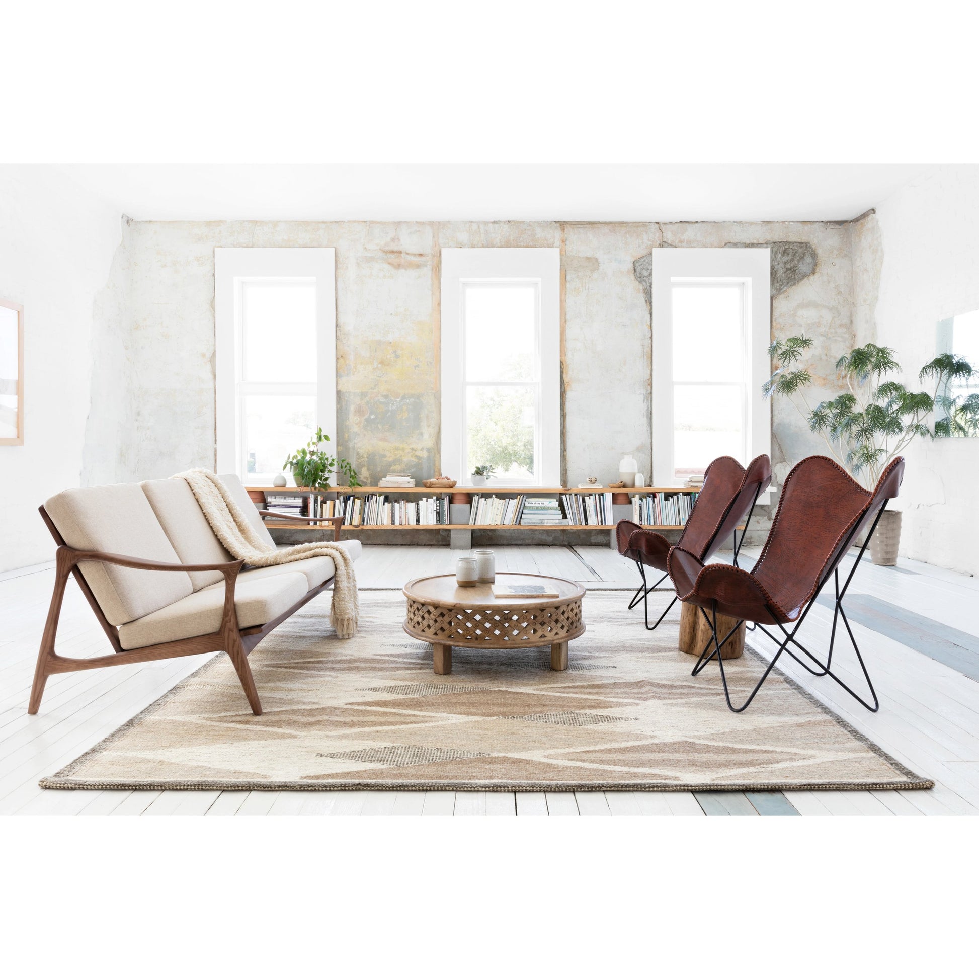 Evelina EVE-04 Rug by Loloi in taupe, bark. Made from 25% wool, 21% viscose, 20% cotton, 18% viscose from bamboo, 8% chenille, 5% acrylic, 3% linen in a modern style.