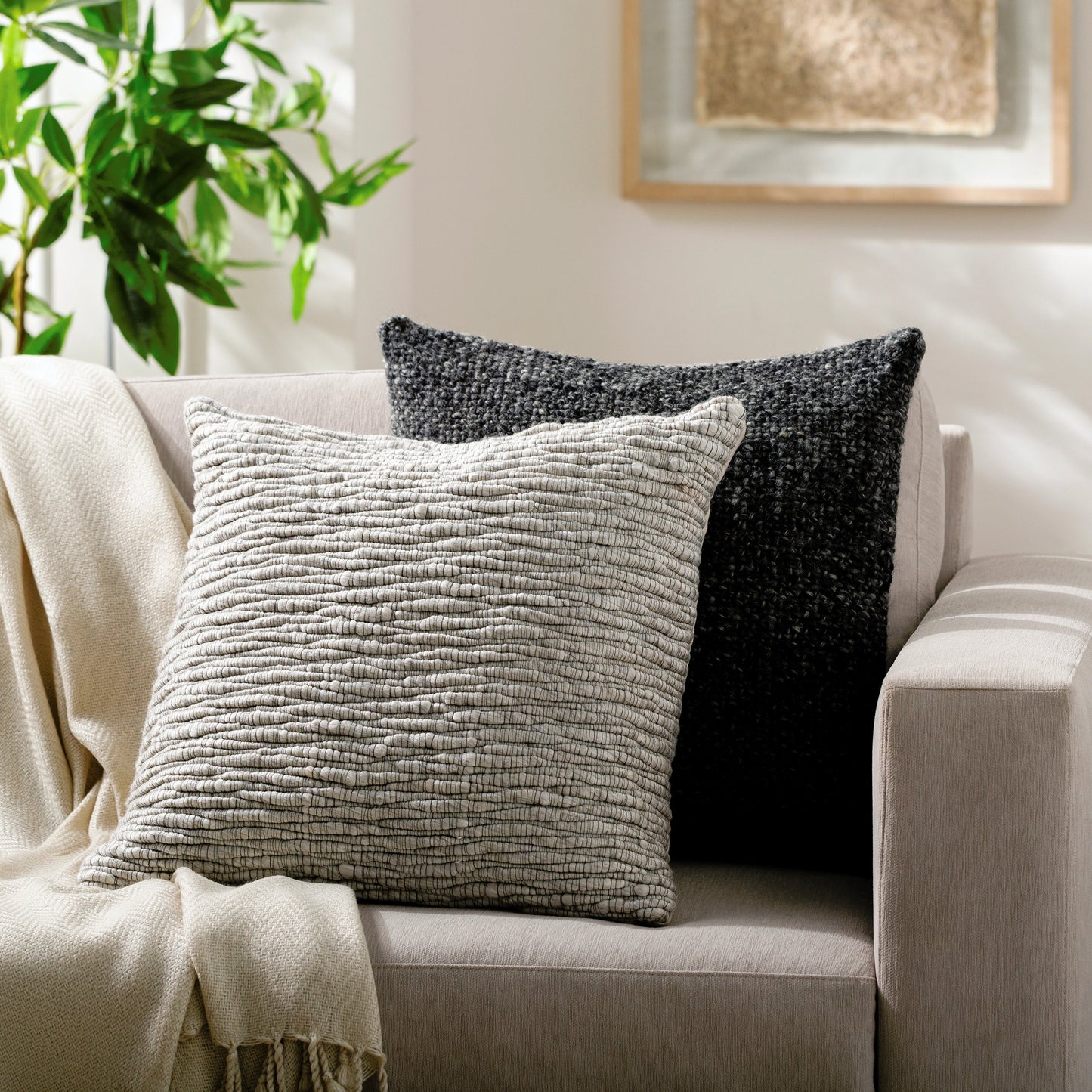 007 SI-2051004,SI-2051005 | Lifestyle | Elowyn Pillow - 486088 by Surya. Made from front: 100% polypropylene, back: 100% cotton in a modern style.